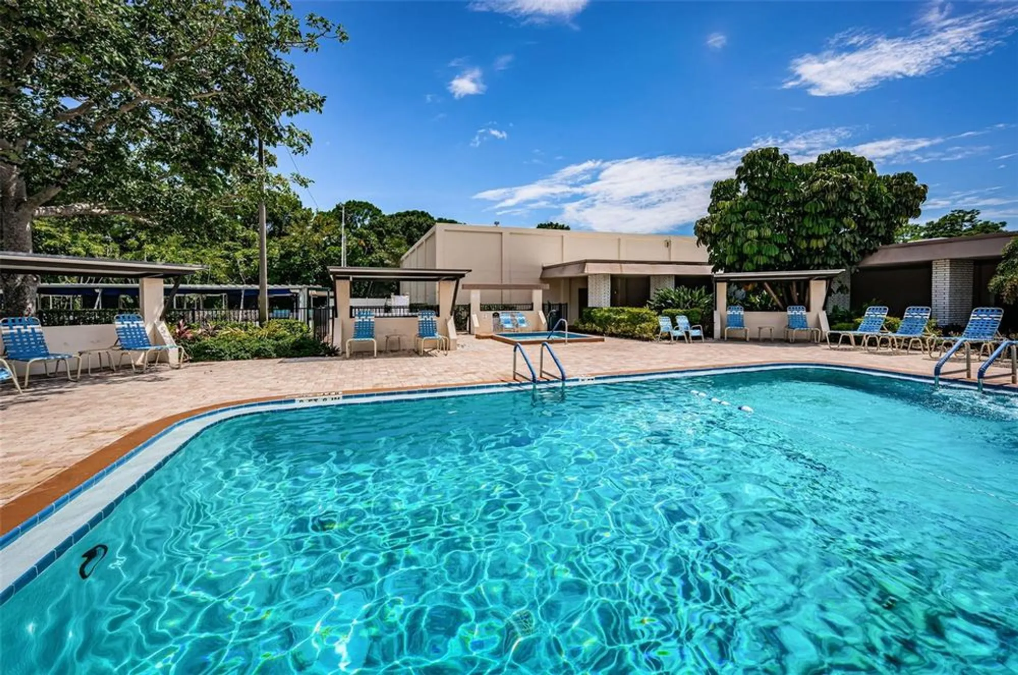 Property Slideshow image 67 of 84 | 5501 80th st n unit 405, St Petersburg, FL, 33709