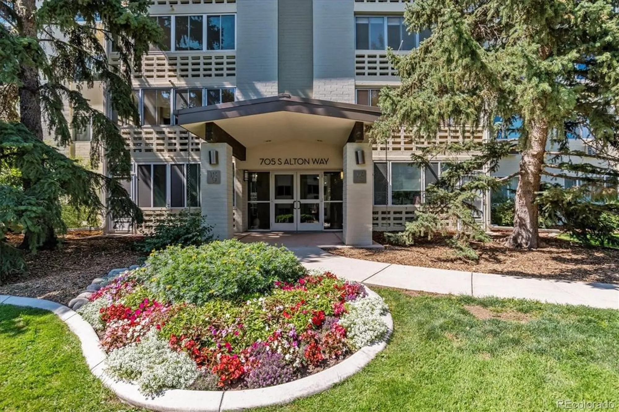 Property Slideshow image 10 of 14 | 705 s alton way unit 6b, Denver, CO, 80247