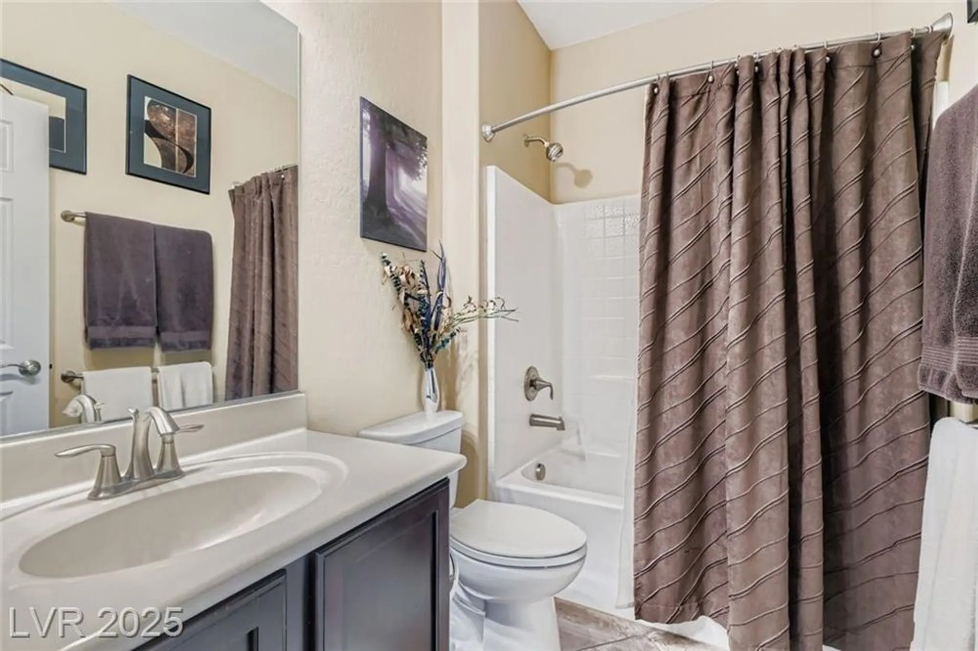 Property Slideshow image 26 of 45 | 3385 blue ribbon downs st, Las Vegas, NV, 89122