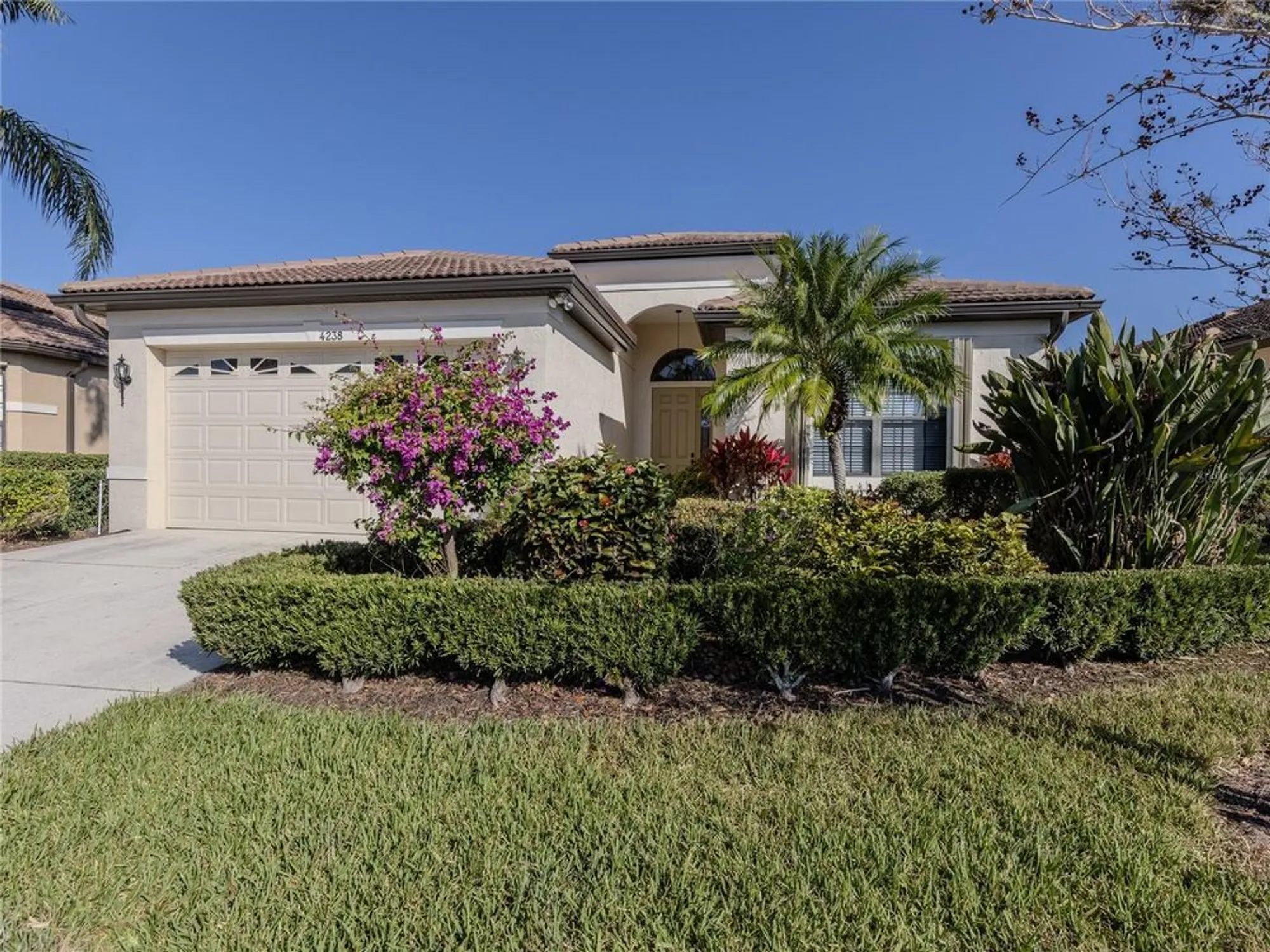 Property Slideshow image 2 of 55 | 4238 mackay falls ter, Sarasota, FL, 34243