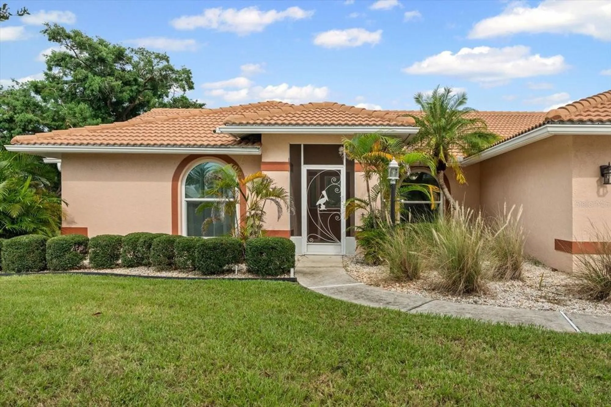 Property Slideshow image 9 of 44 | 3339 sheffield cir, Sarasota, FL, 34239