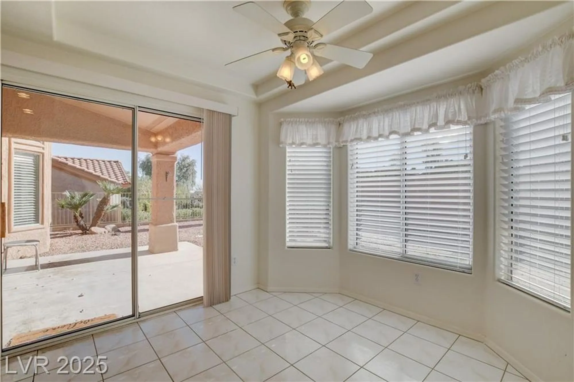 Property Slideshow image 16 of 71 | 10113 cresent creek dr, Las Vegas, NV, 89134