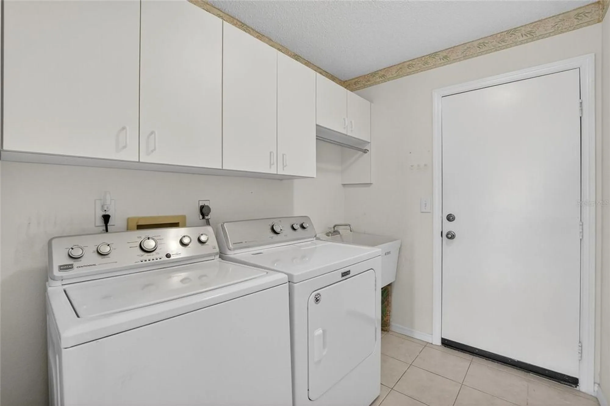 Property Slideshow image 12 of 50 | 331 caloosa palms ct, Sun City Center, FL, 33573