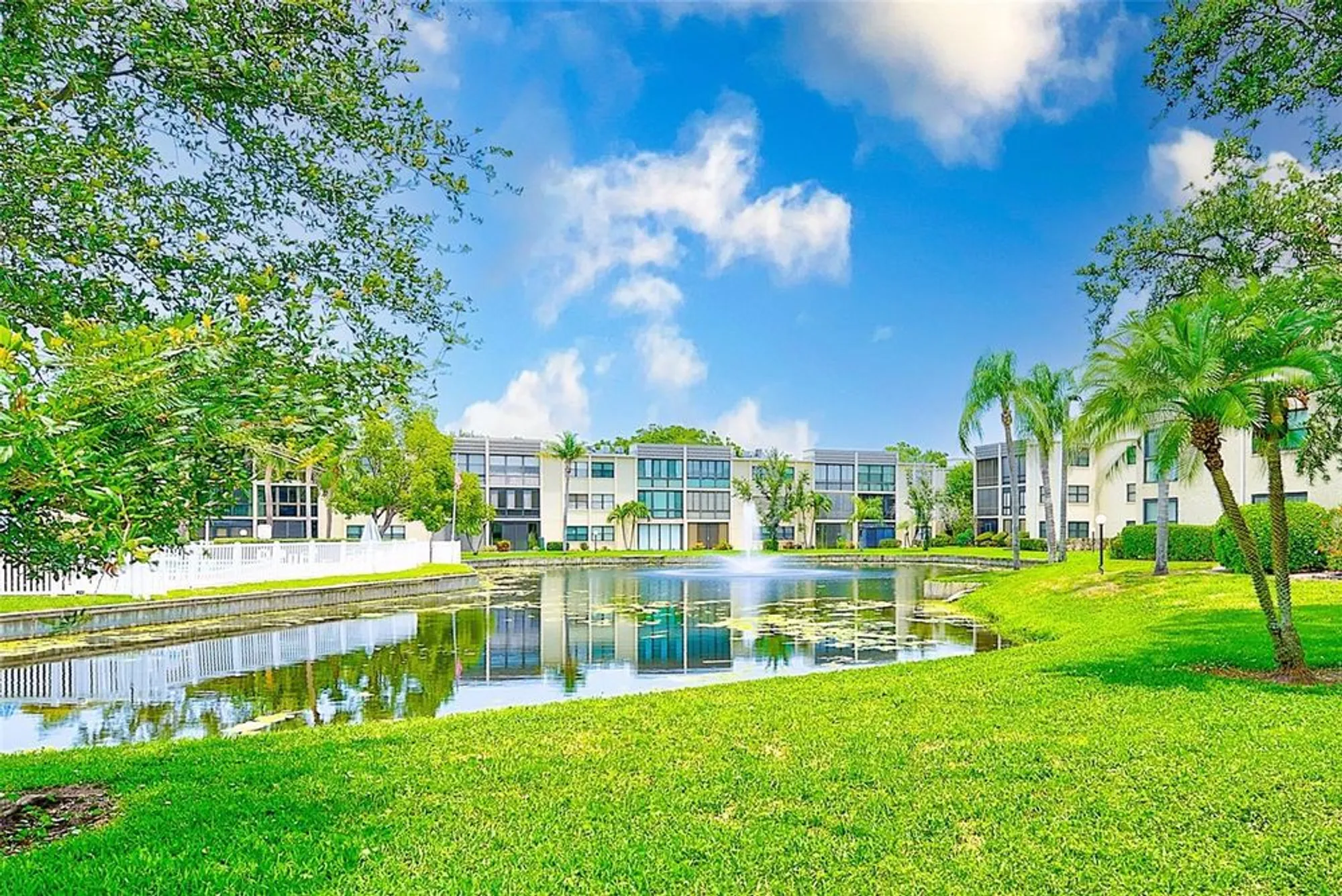 Property Slideshow image 29 of 35 | 14130 rosemary ln 4115, Largo, FL, 33774