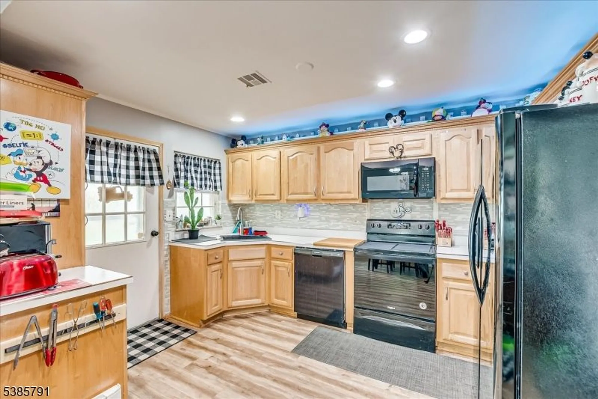 Property Slideshow image 8 of 34 | 1052 shetland dr, Lakewood Twp., NJ, 08701