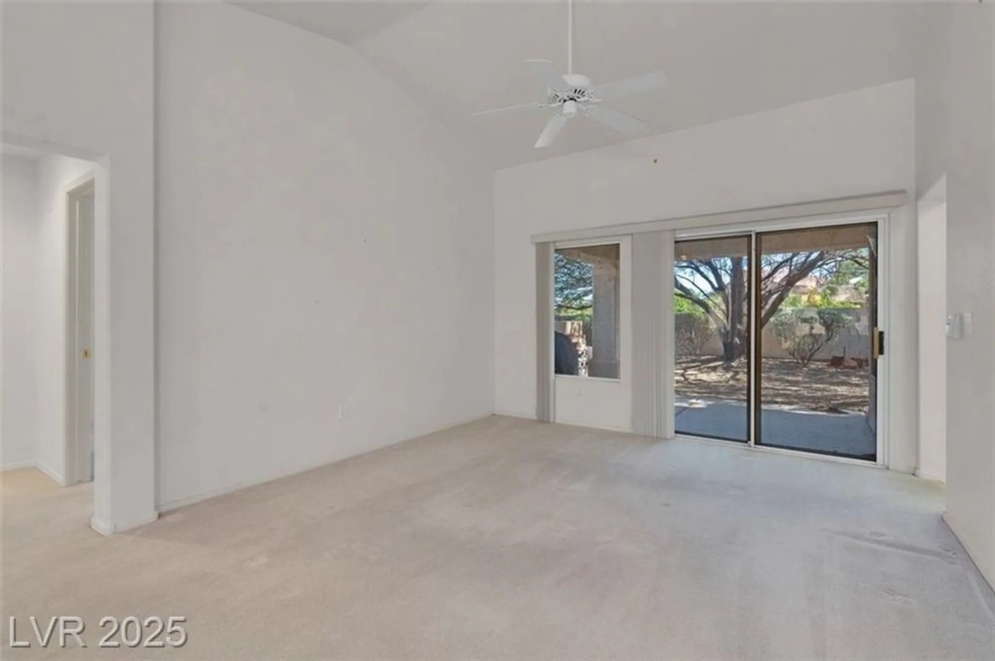 Property Slideshow image 9 of 38 | 10013 cresent creek dr, Las Vegas, NV, 89134