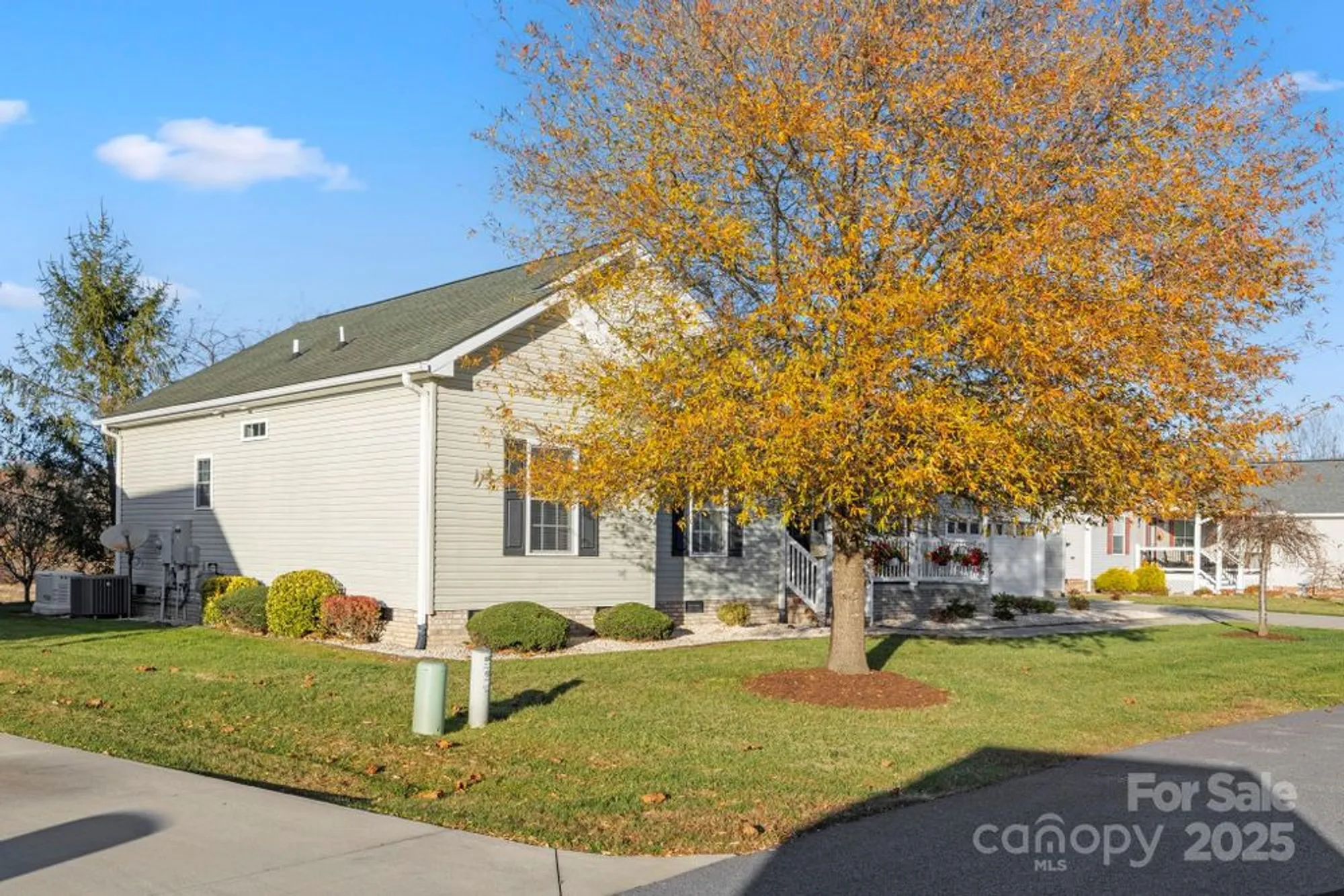 Property Slideshow image 2 of 48 | 494 riverwind dr, Hendersonville, NC, 28739