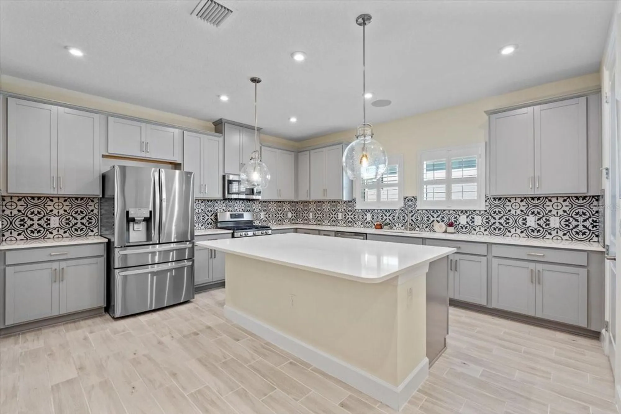 Property Slideshow image 4 of 54 | 11127 devonbridge dr, Palmetto, FL, 34221