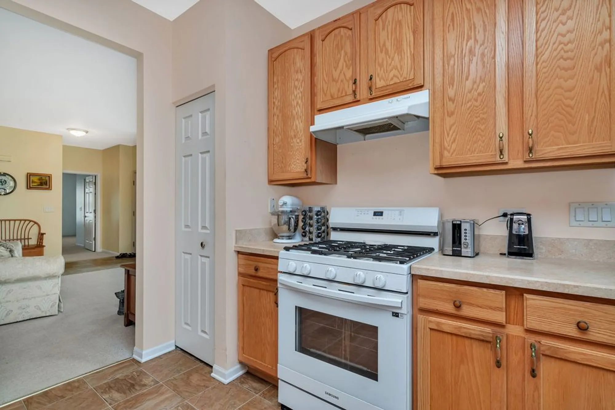 Property Slideshow image 13 of 32 | 21201 lily lake ln, Crest Hill, IL, 60403