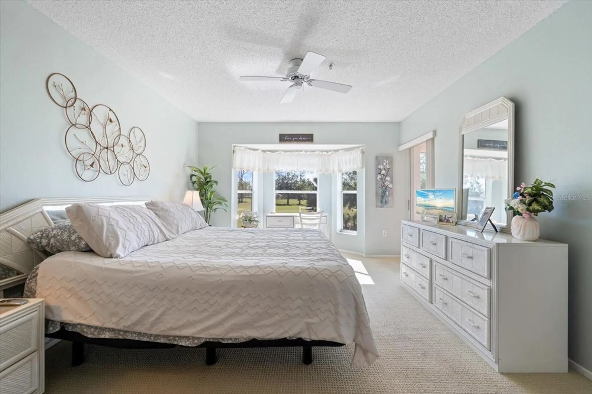 Property Slideshow image 14 of 67 | 6908 drewrys blf apt 711, Bradenton, FL, 34203