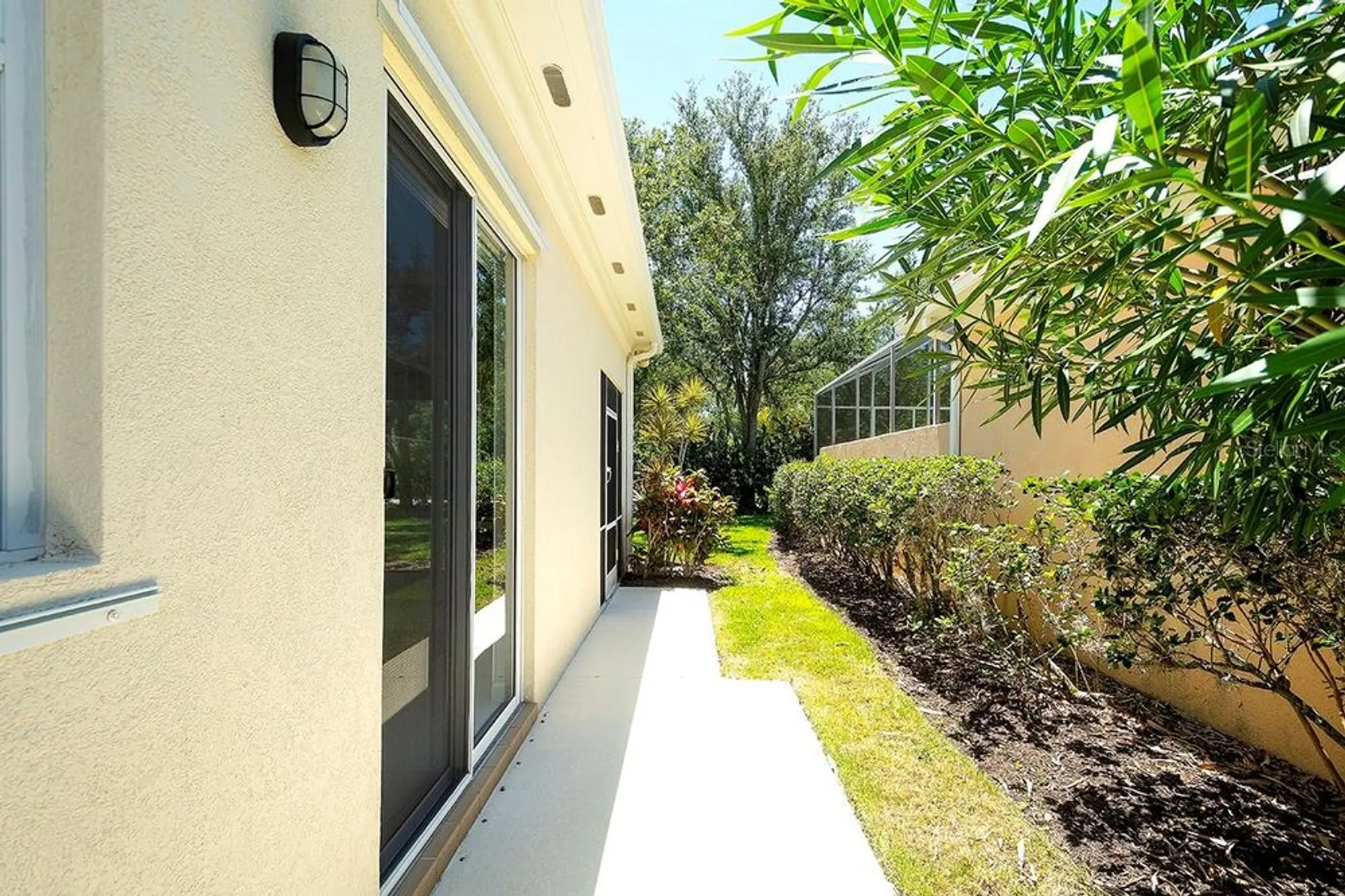 Property Slideshow image 11 of 50 | 5877 ferrara dr, Sarasota, FL, 34238
