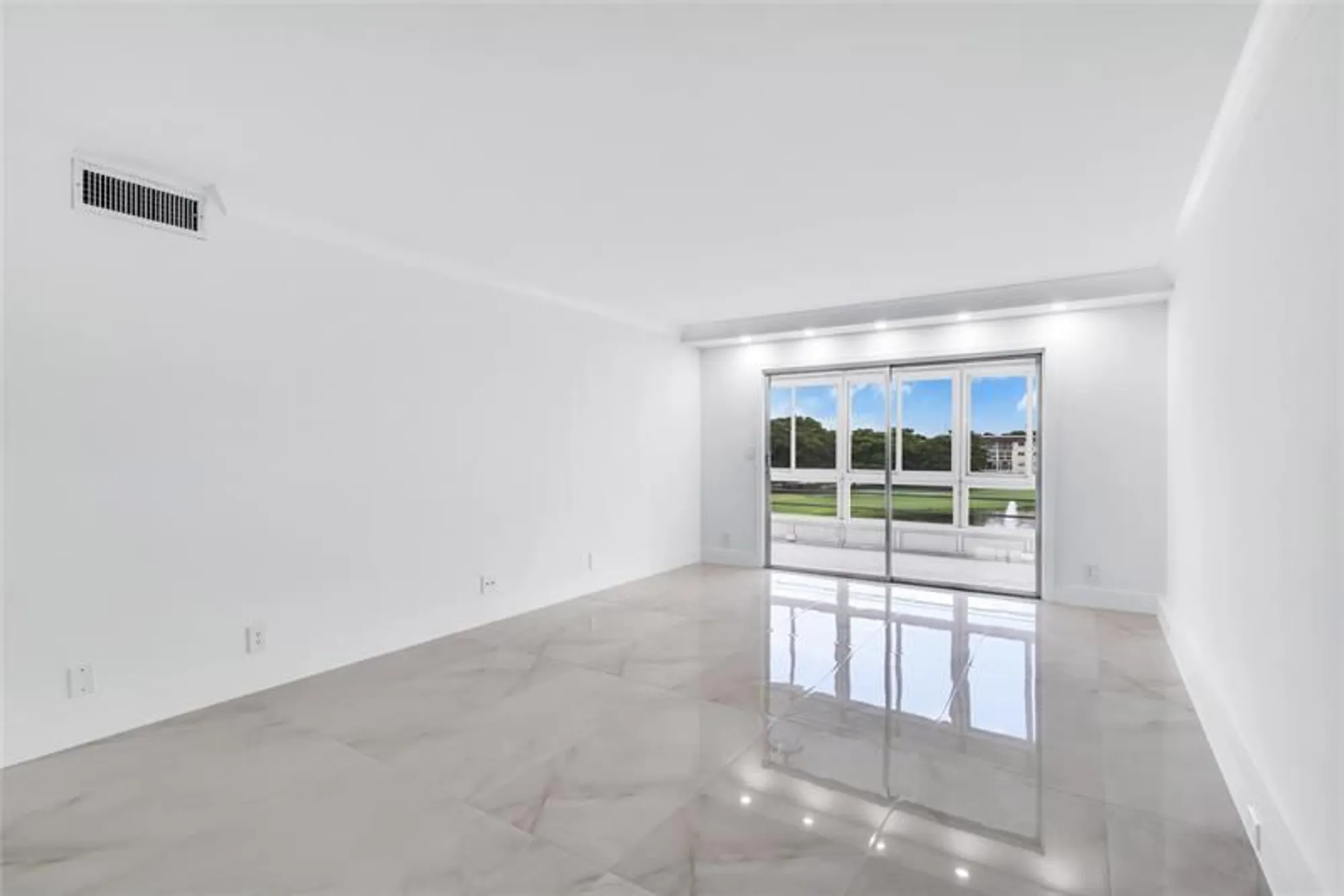 Property Slideshow image 4 of 21 | 3204 portofino pt b4, Coconut Creek, FL, 33066