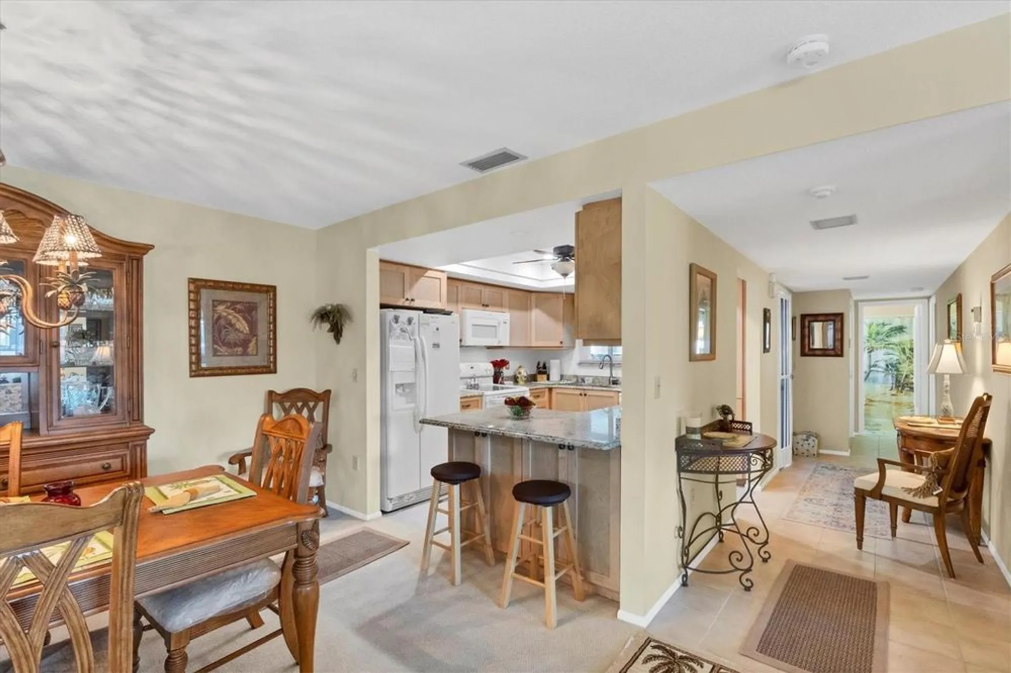 Property Slideshow image 10 of 31 | 3990 overlook bnd 19, Sarasota, FL, 34232