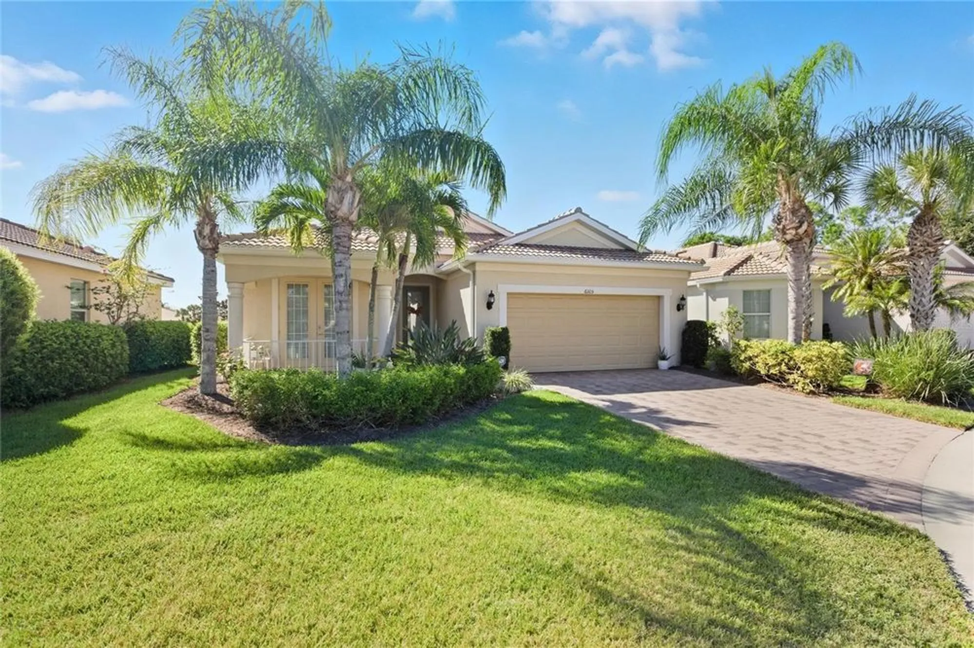 Property Slideshow image 2 of 63 | 6105 granaway ct, Sarasota, FL, 34238