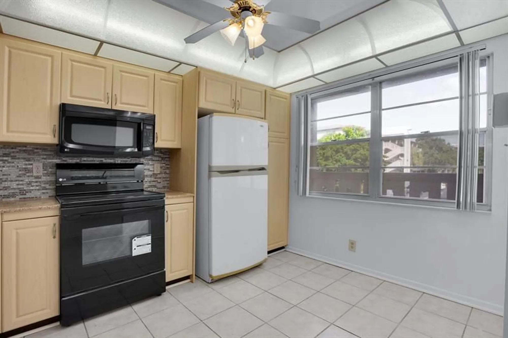 Property Slideshow image 5 of 31 | 2006 granada dr n2, Coconut Creek, FL, 33066