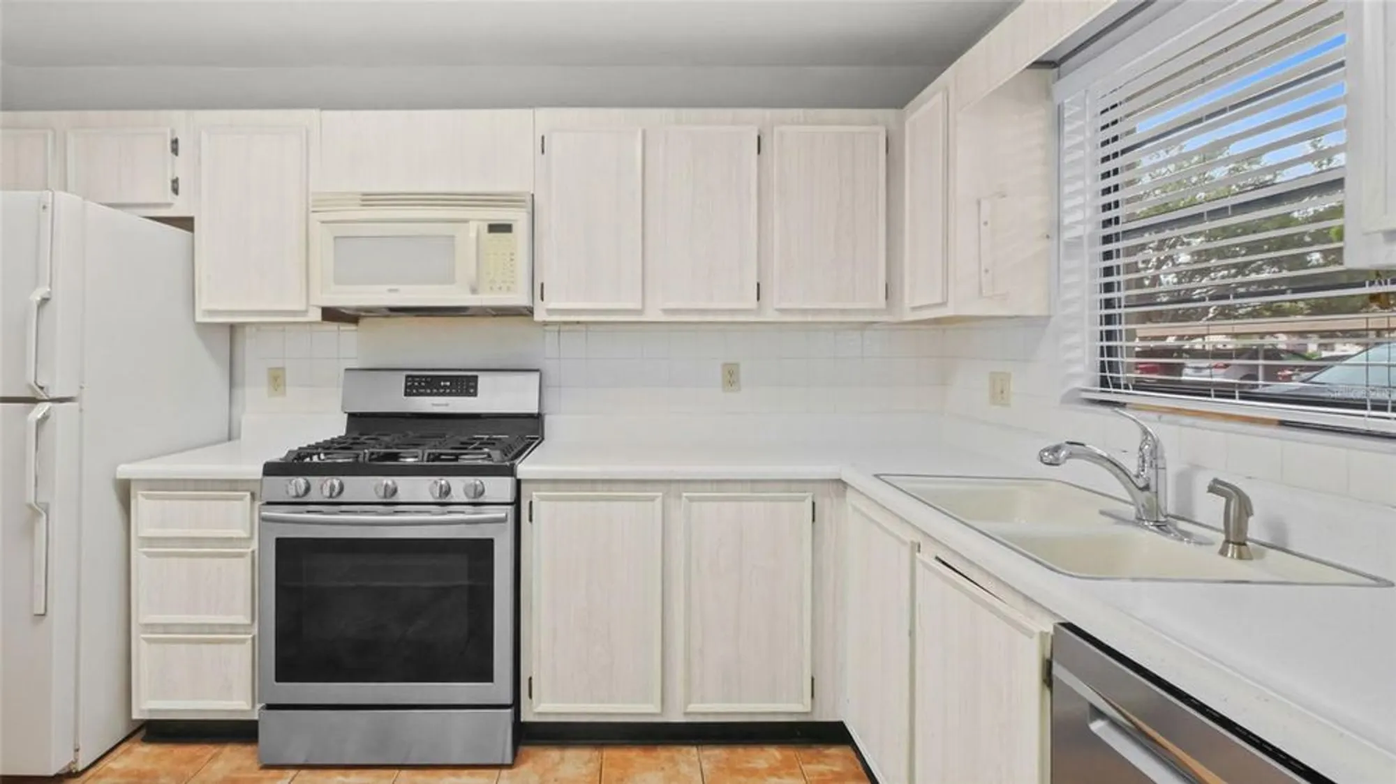 Property Slideshow image 9 of 32 | 6070 80th st n unit 109, St Petersburg, FL, 33709