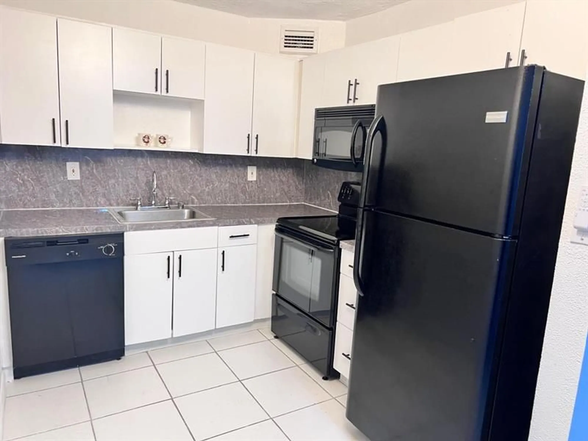 Property Slideshow image 11 of 32 | 740 burgundy 740, Delray Beach, FL, 33484