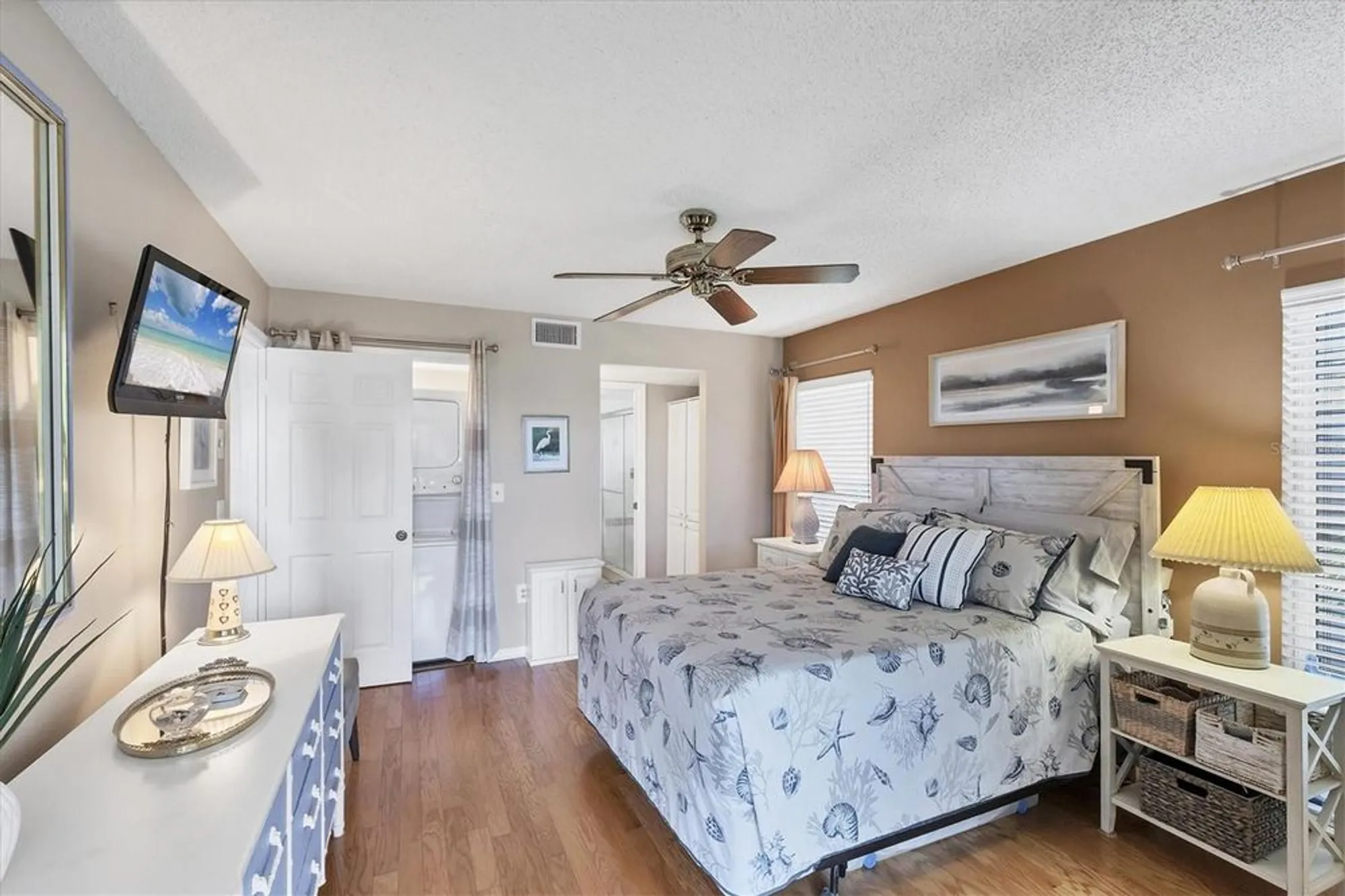 Property Slideshow image 16 of 49 | 404 cerromar cir 308, Venice, FL, 34293
