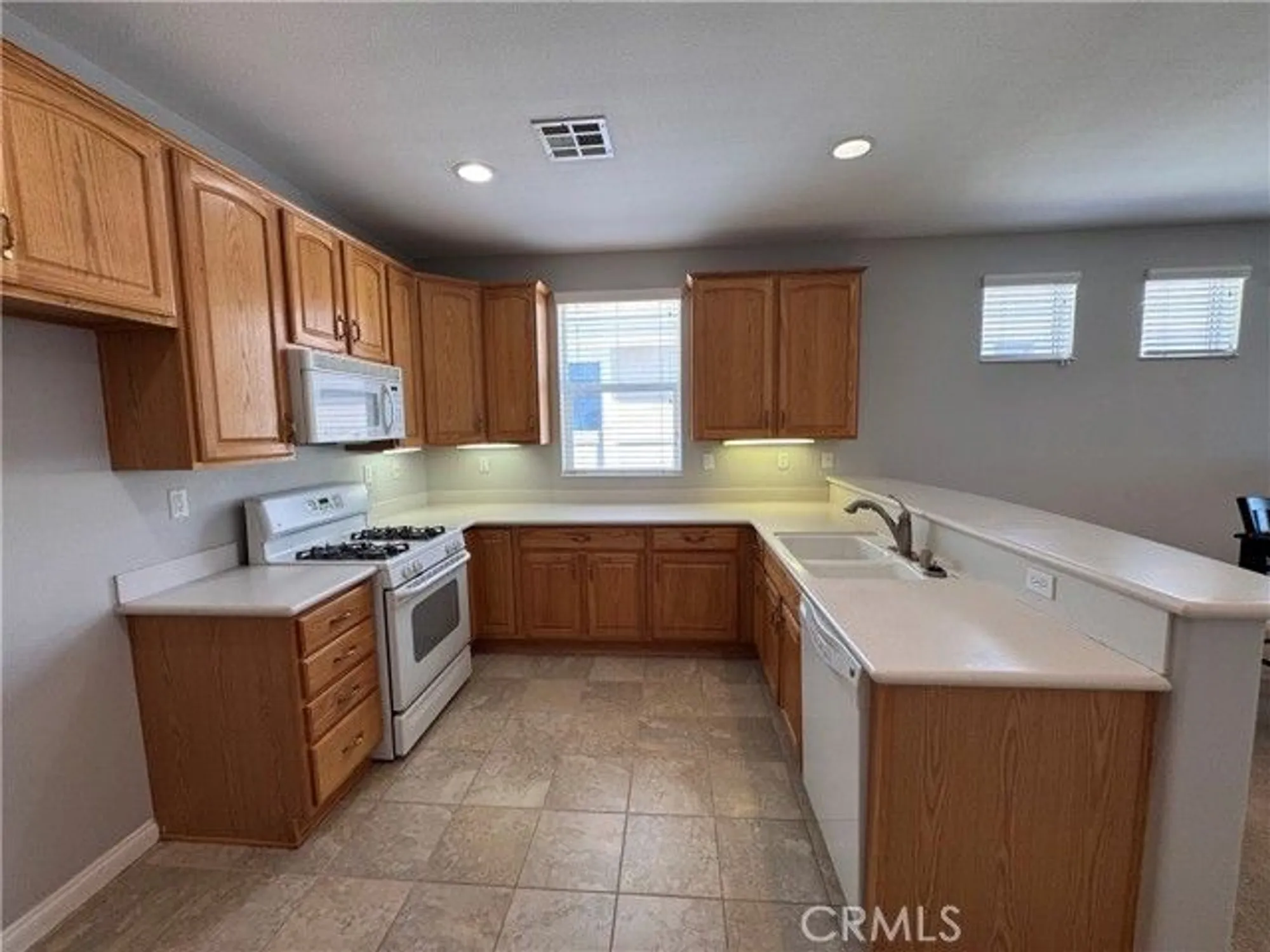 Property Slideshow image 9 of 24 | 11115 sun river ct, Apple Valley, CA, 92308