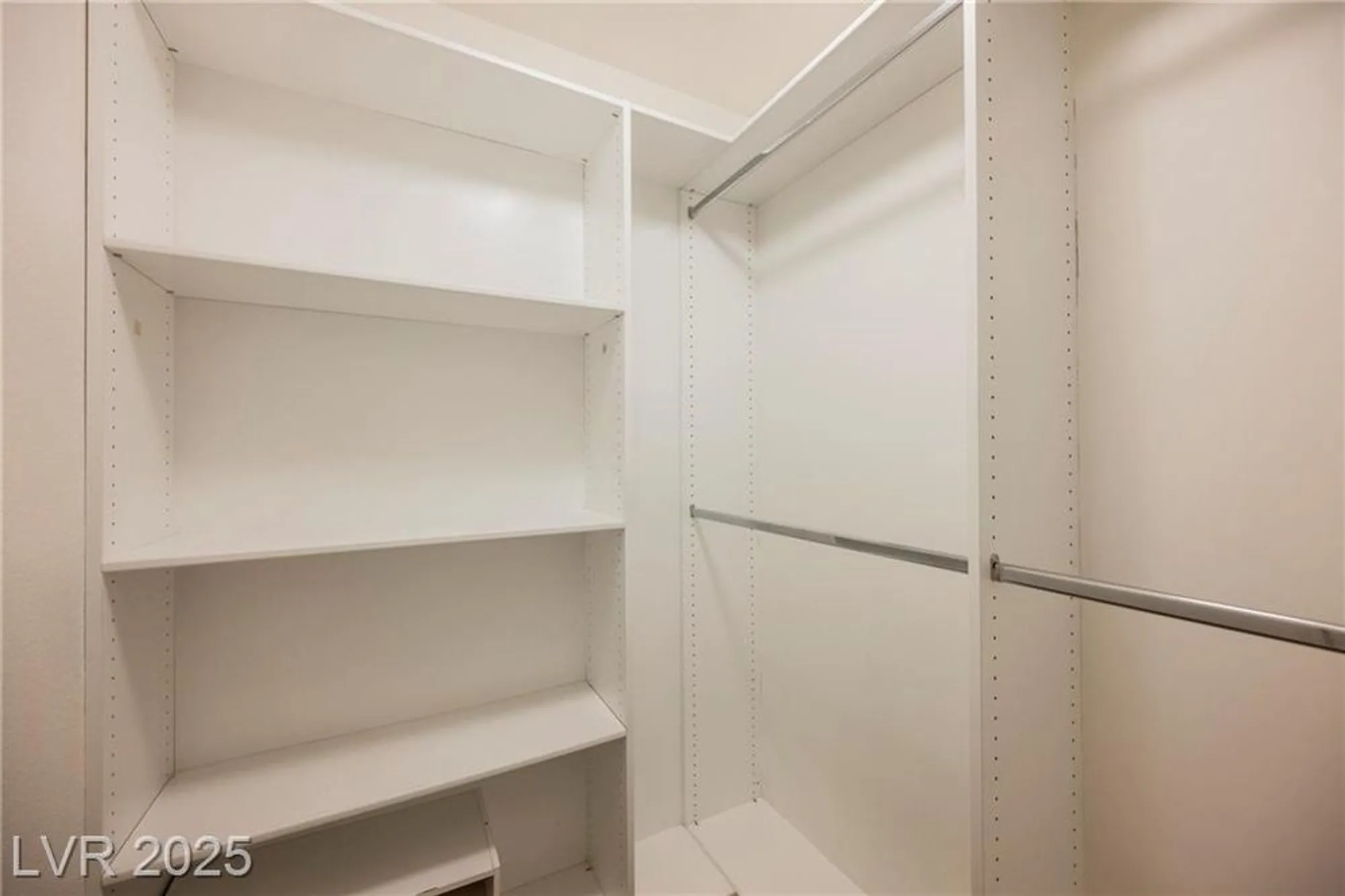 Property Slideshow image 10 of 22 | 4960 mascaro dr, Las Vegas, NV, 89122