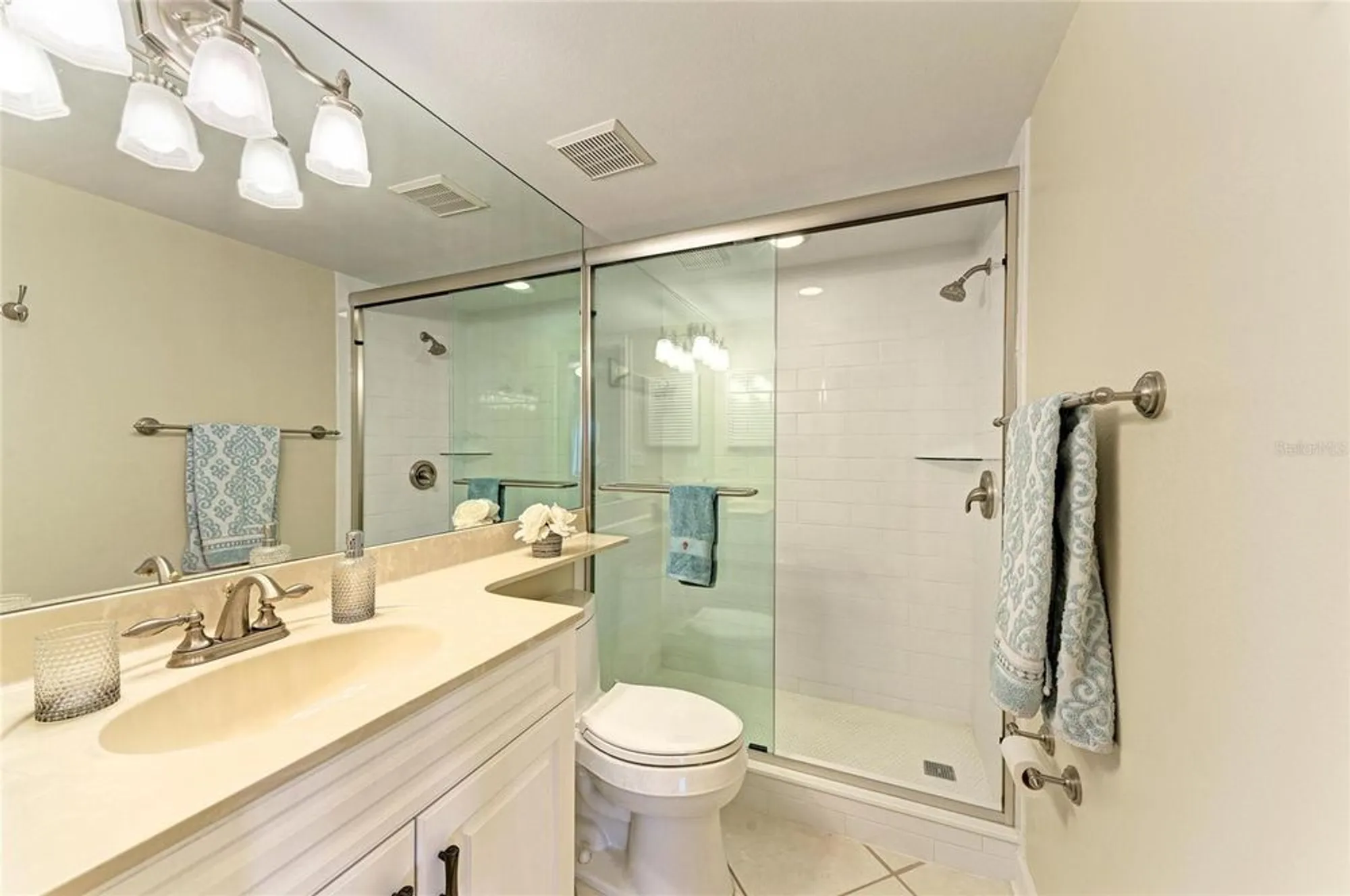 Property Slideshow image 23 of 45 | 1247 edgewater cir # 1247, Bradenton, FL, 34209