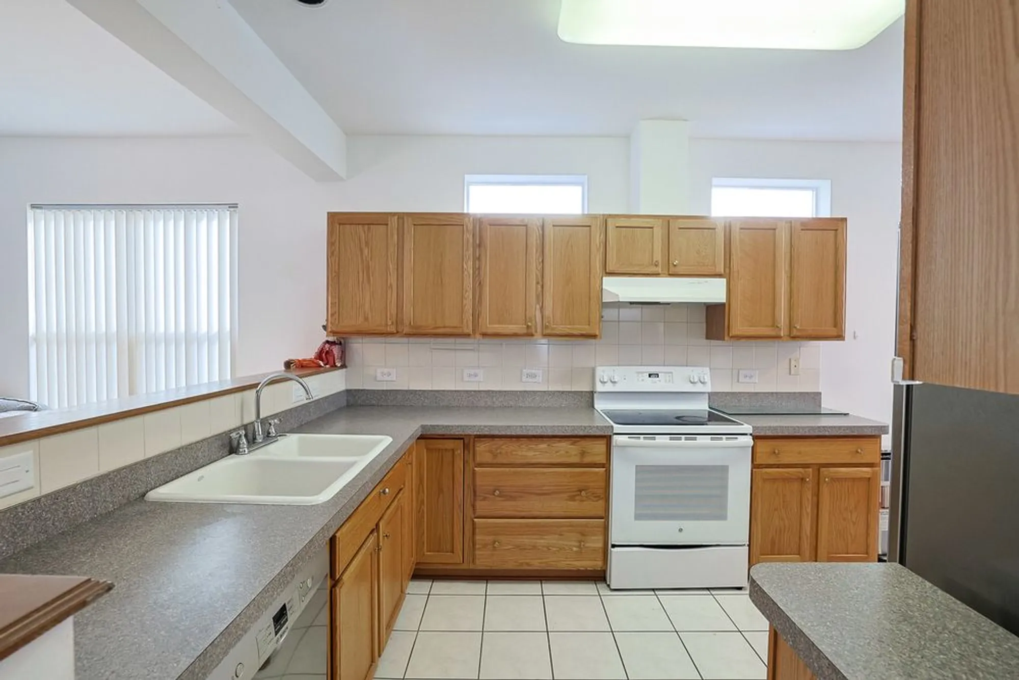 Property Slideshow image 11 of 32 | 3455 steeplechase way, Grayslake, IL, 60030