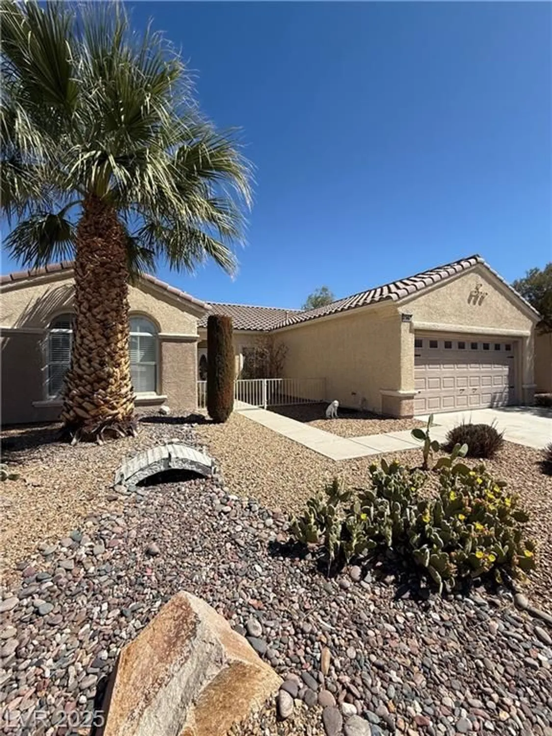 Property Slideshow image 2 of 16 | 2562 downeyville ave, Henderson, NV, 89052