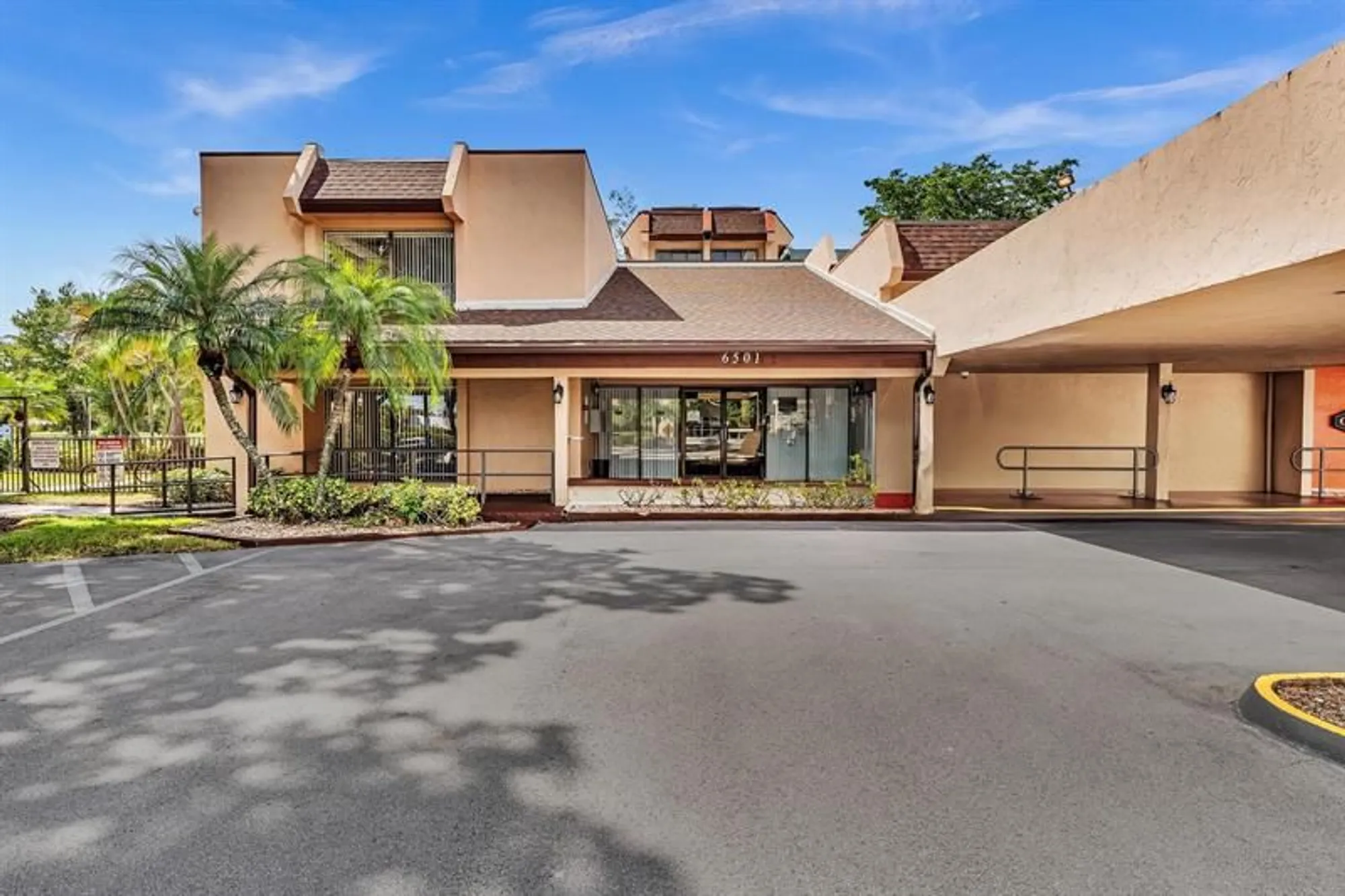 Property Slideshow image 39 of 48 | 6351 n university dr 324, Tamarac, FL, 33321