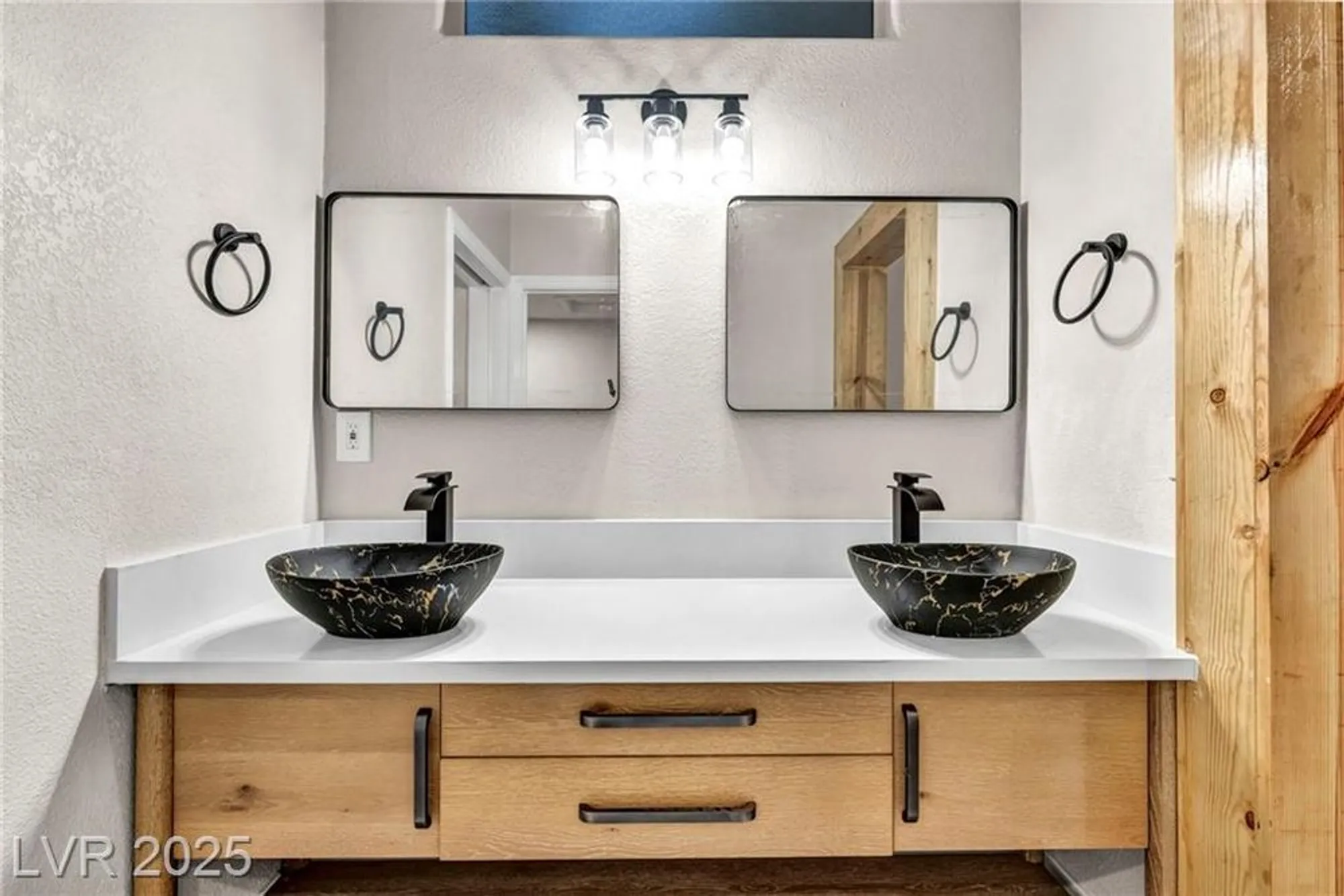 Property Slideshow image 13 of 70 | 2920 crown ridge dr, Las Vegas, NV, 89134