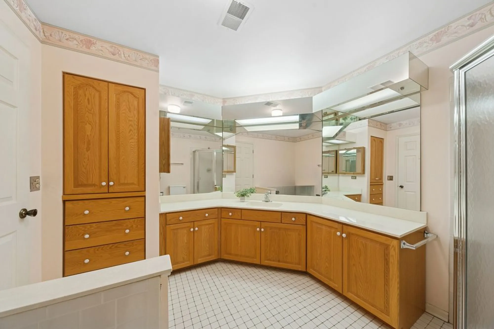 Property Slideshow image 12 of 20 | 501 aberdeen ln c, Prospect Heights, IL, 60070