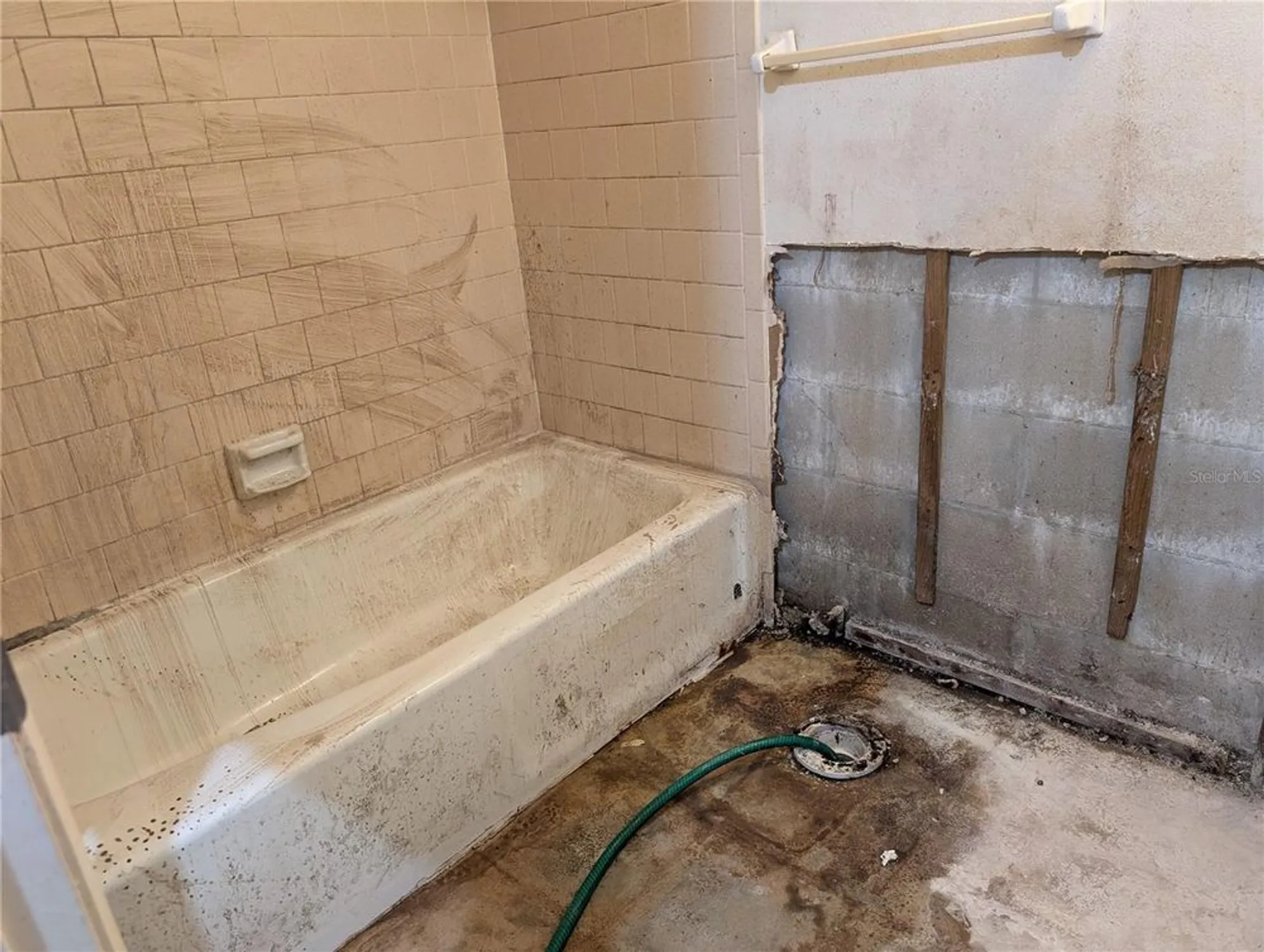 Property Slideshow image 8 of 18 | 3074 lake bayshore dr # o-120, Bradenton, FL, 34205