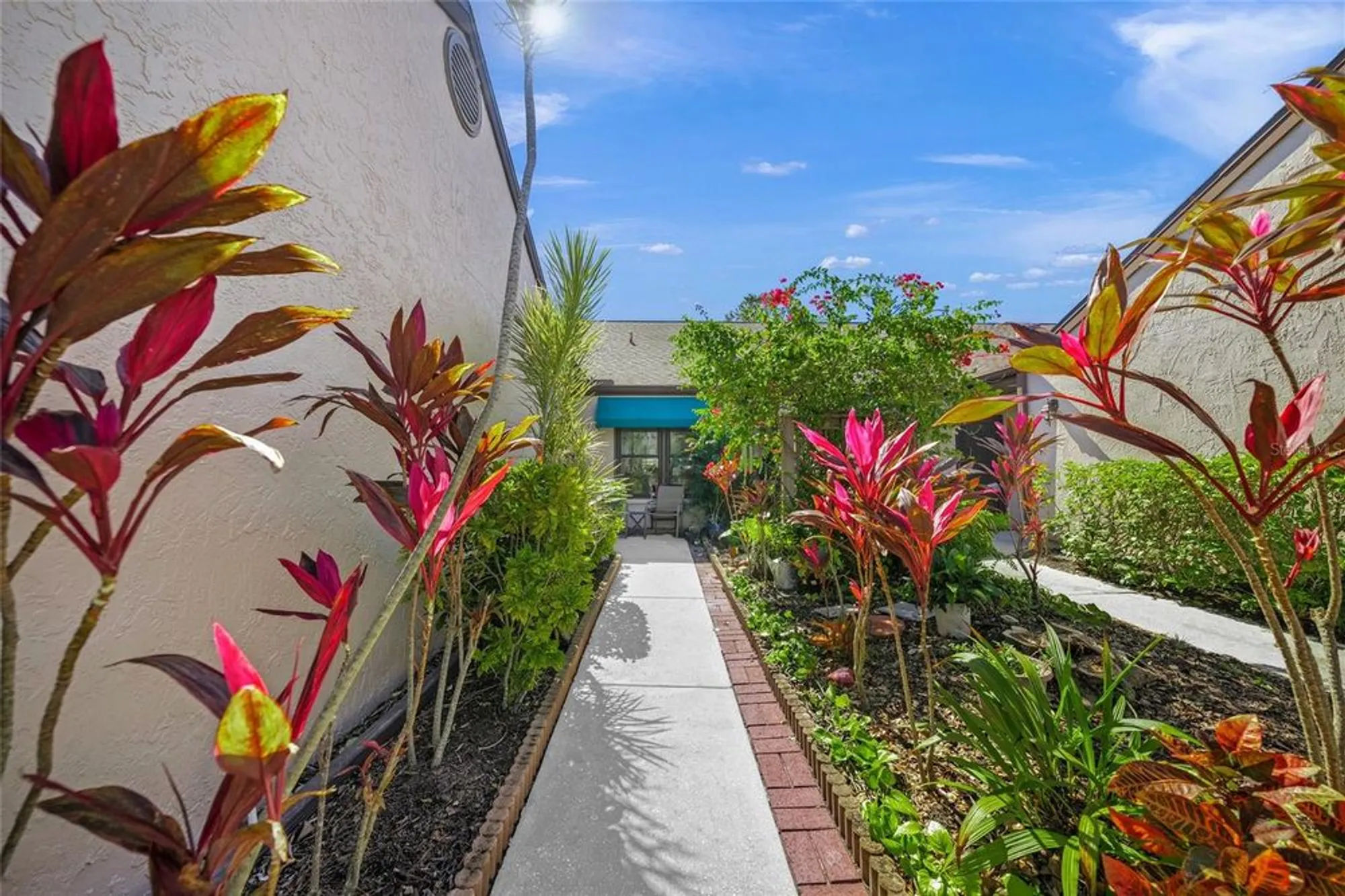 Property Slideshow image 8 of 51 | 5958 clubside dr, Sarasota, FL, 34243