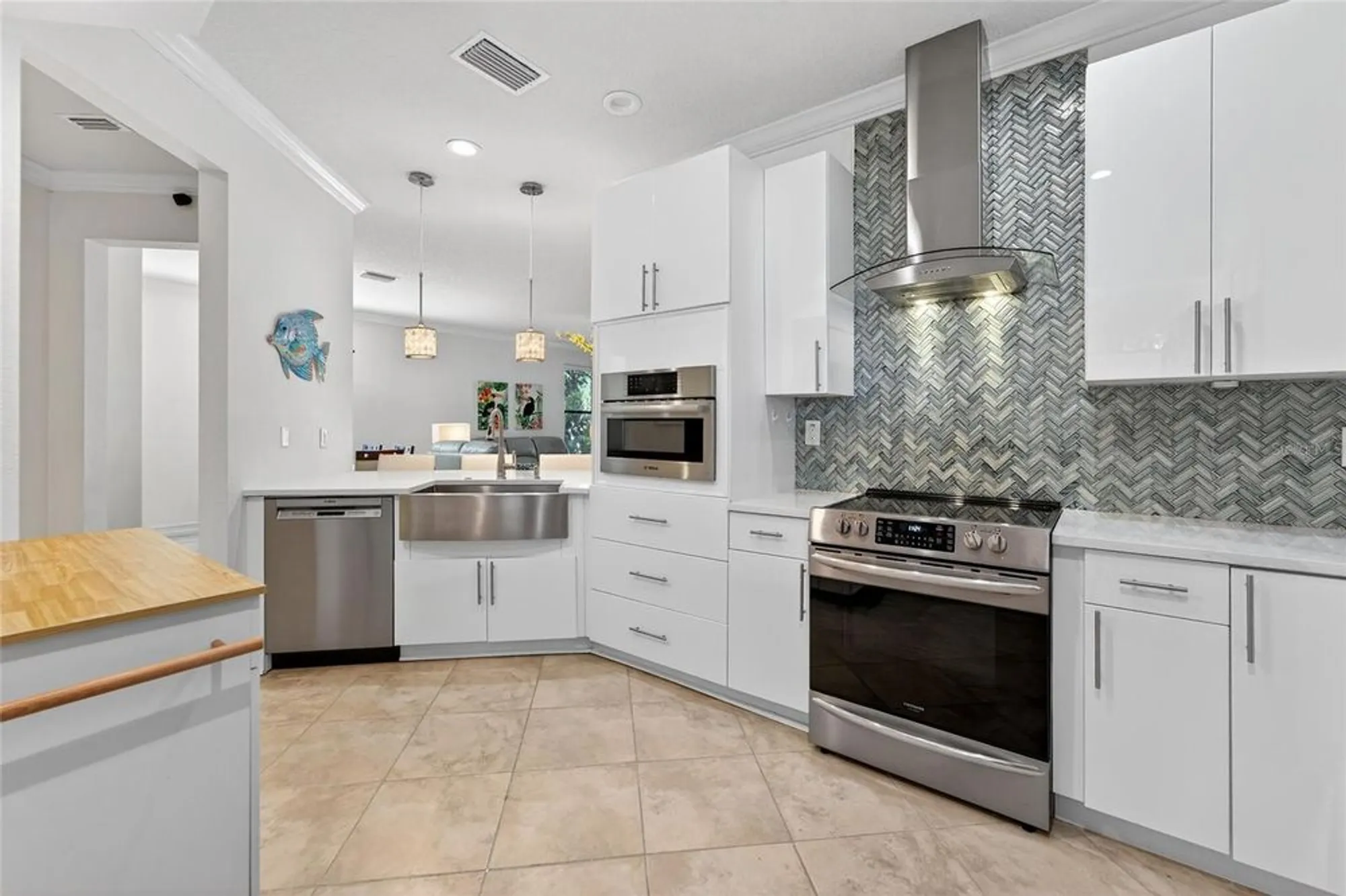 Property Slideshow image 17 of 72 | 420 cedar falls dr, Apollo Beach, FL, 33572