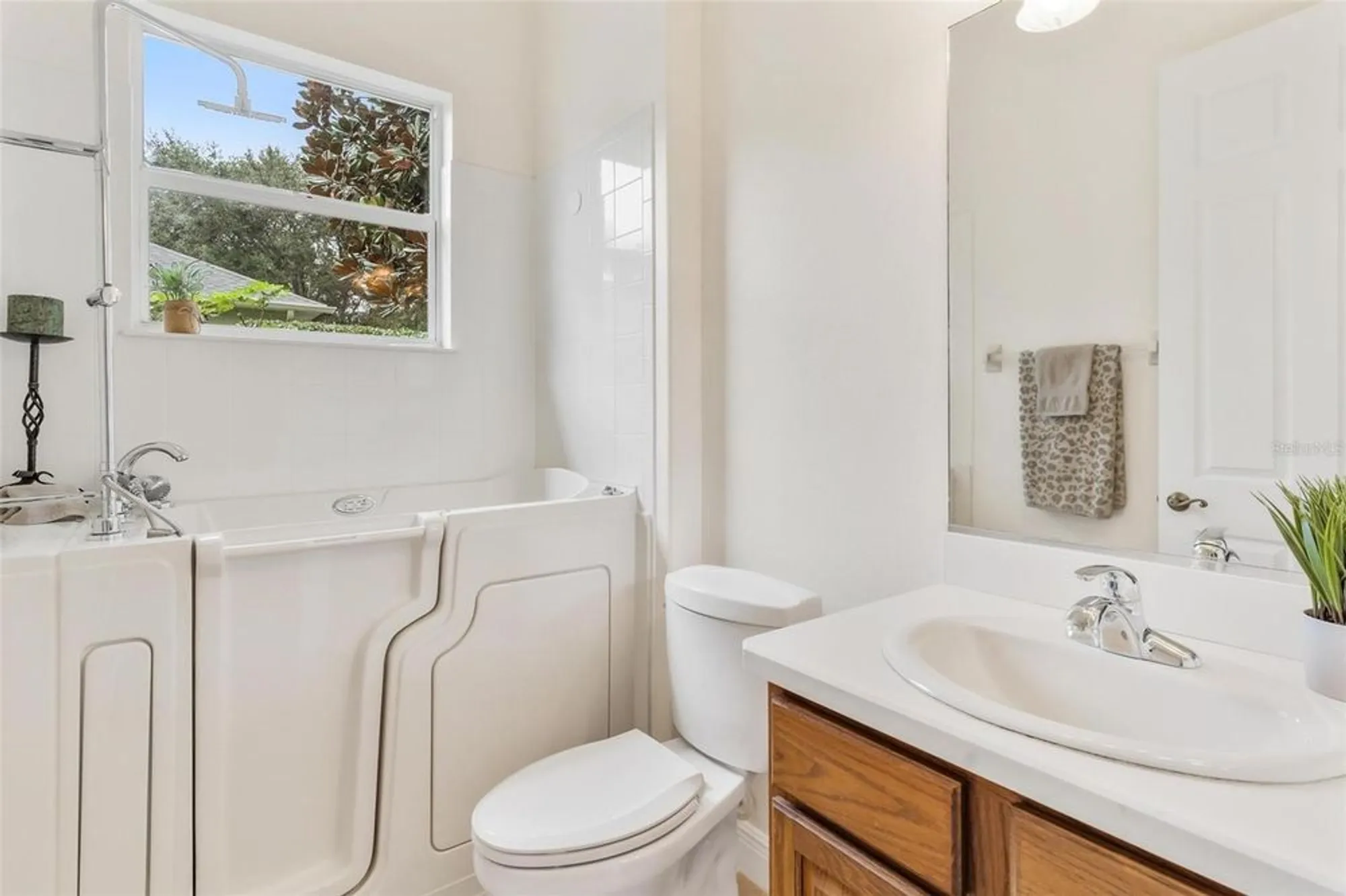 Property Slideshow image 36 of 49 | 5239 grove mnr, Lady Lake, FL, 32159