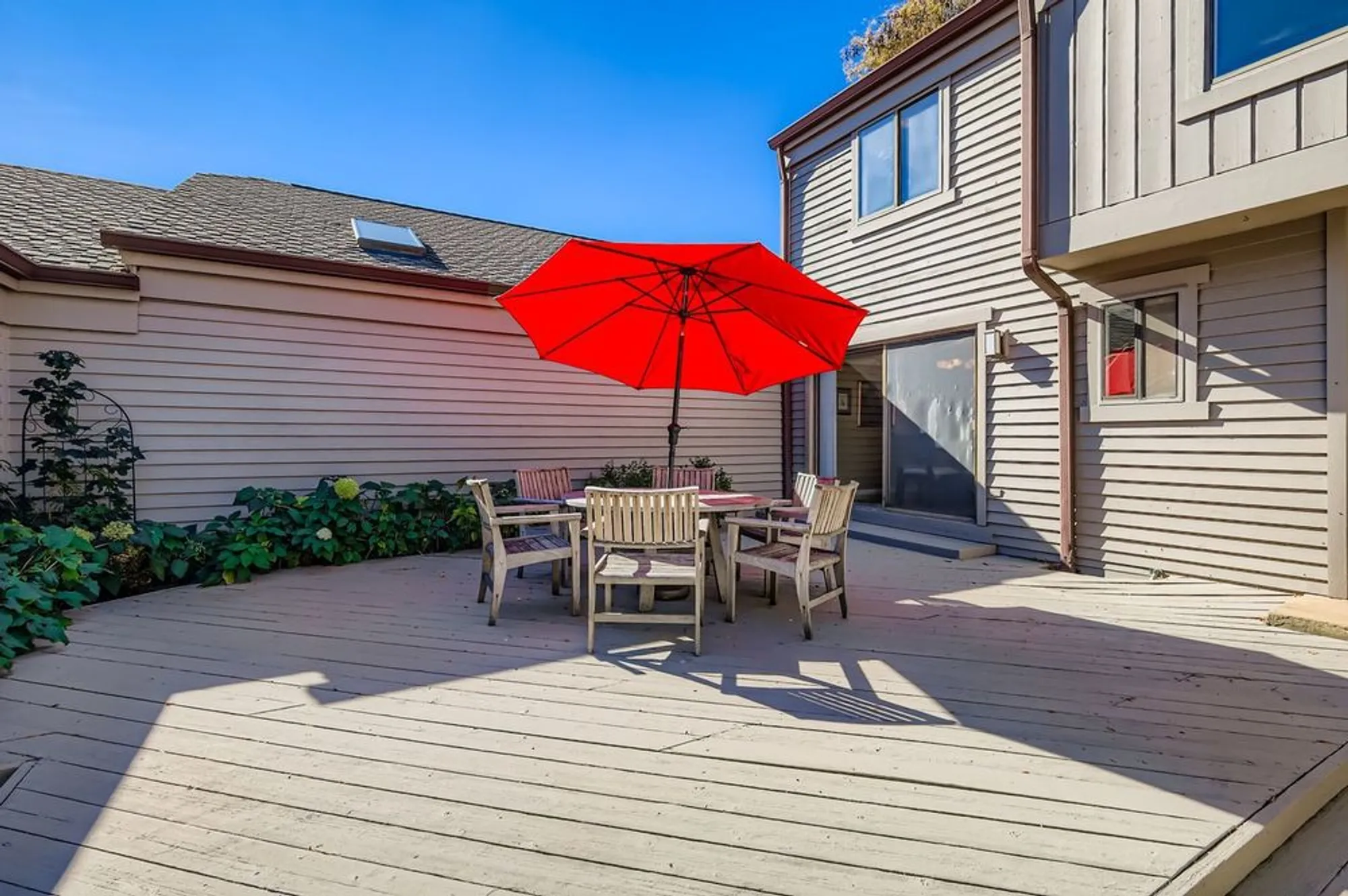 Property Slideshow image 4 of 53 | 668 shoreline rd, Lake Barrington, IL, 60010