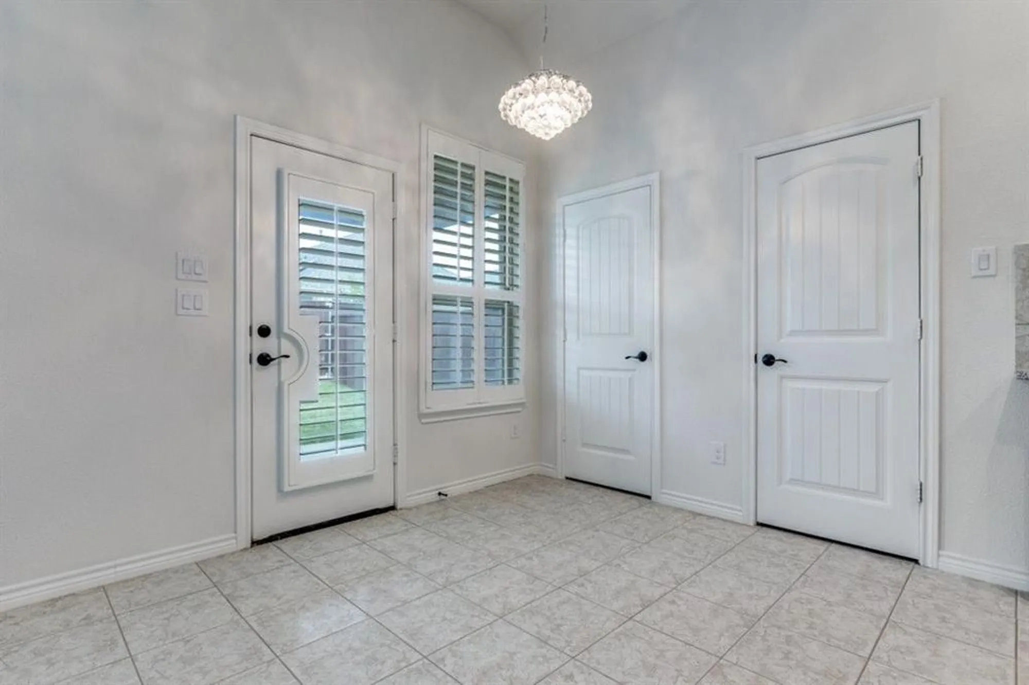 Property Slideshow image 6 of 12 | 809 orleans sq, Aubrey, TX, 76227