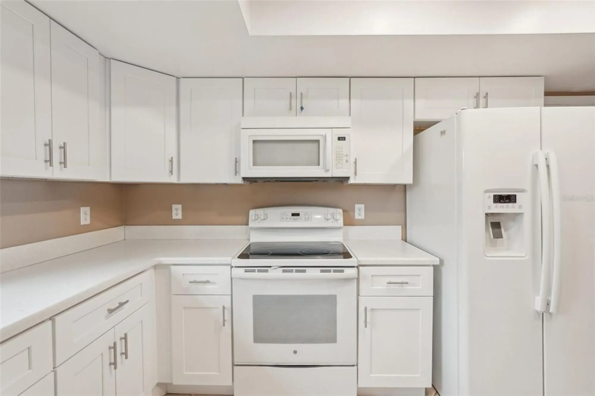 Property Slideshow image 10 of 57 | 2529 lancaster dr, Sun City Center, FL, 33573