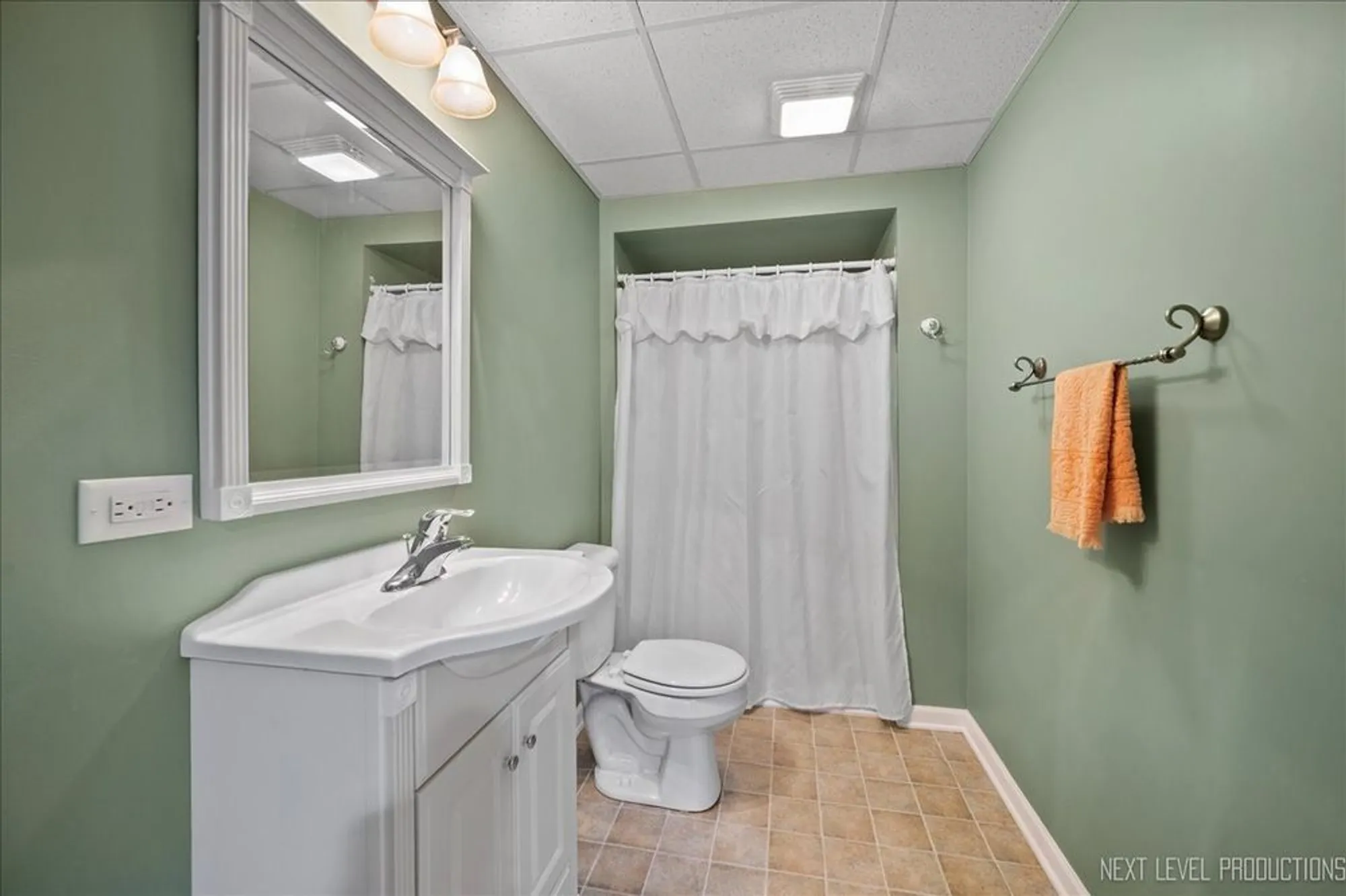 Property Slideshow image 23 of 29 | 712 bohannon cir, Oswego, IL, 60543