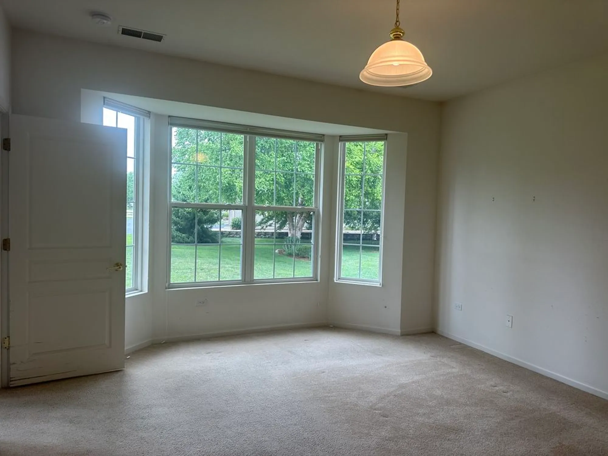 Property Slideshow image 11 of 16 | 13053 dearborn trl, Huntley, IL, 60142