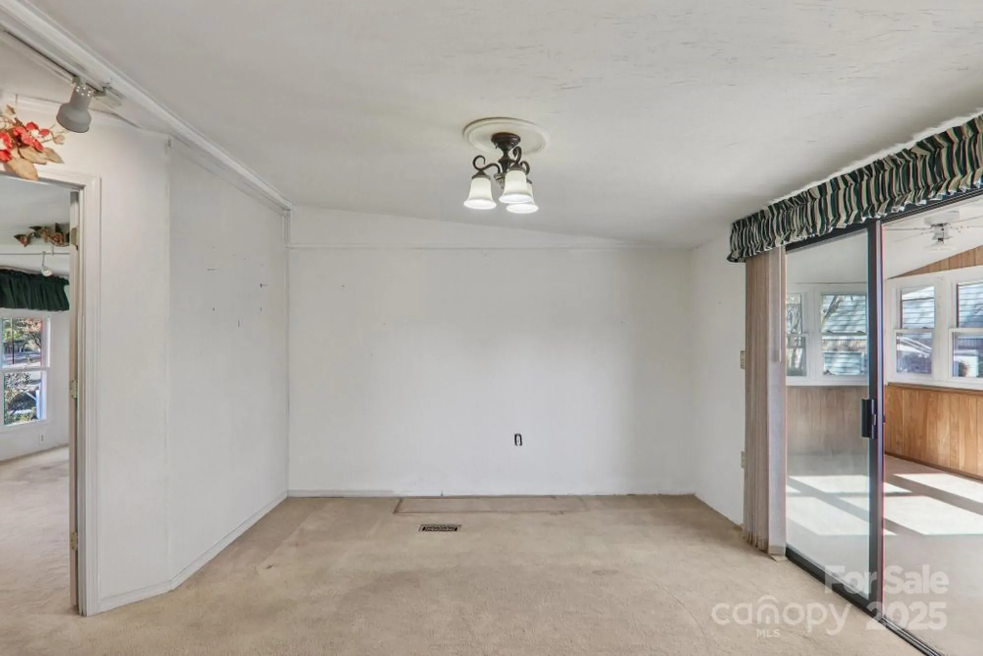 Property Slideshow image 10 of 44 | 201 cranbrook cir, Hendersonville, NC, 28792