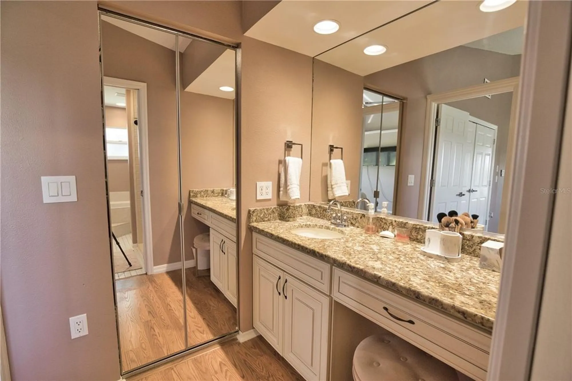 Property Slideshow image 27 of 46 | 698 harrington lake dr 9, Venice, FL, 34293