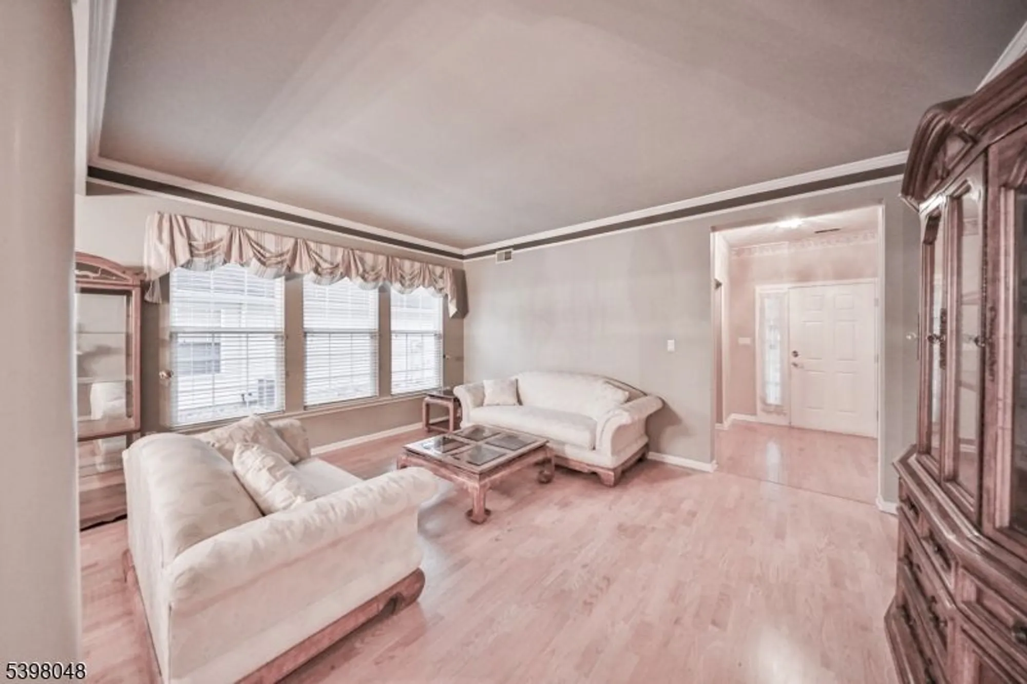 Property Slideshow image 6 of 27 | 107 kensington cir, Belvidere, NJ, 07823