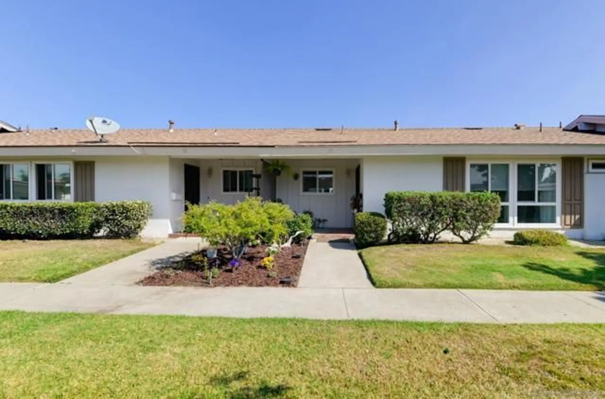 Property Slideshow image 1 of 39 | 3660 vista campana 37, Oceanside, CA, 92057