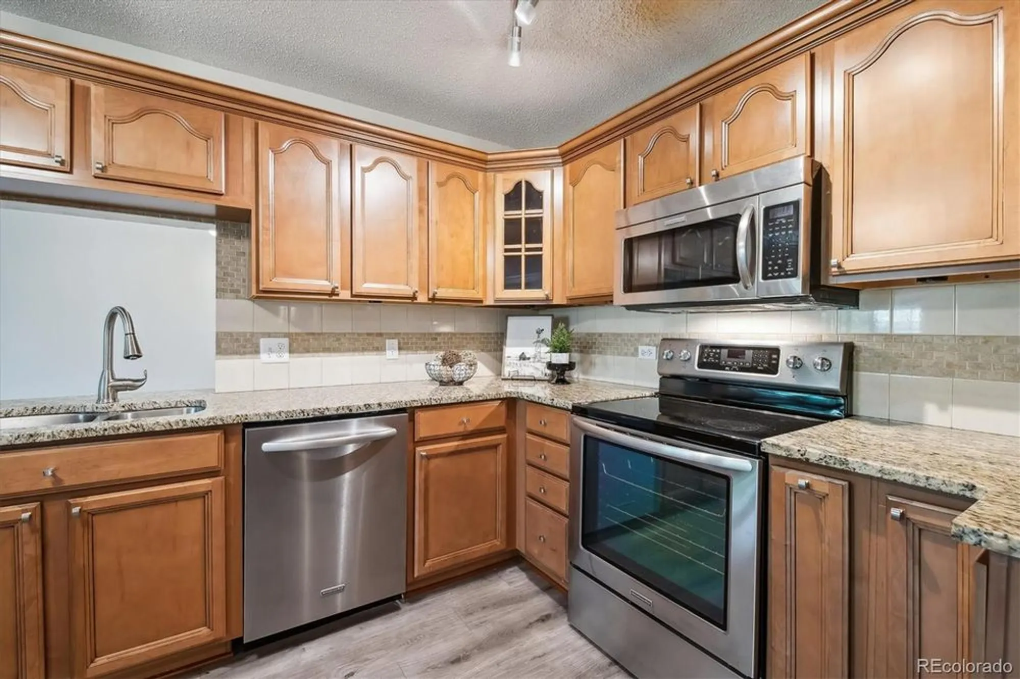 Property Slideshow image 6 of 50 | 605 s alton way apt 9c, Denver, CO, 80247