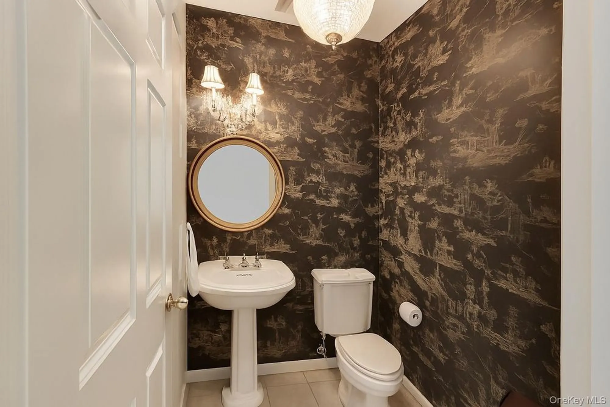 Property Slideshow image 10 of 24 | 445 bardini dr, Melville, NY, 11747