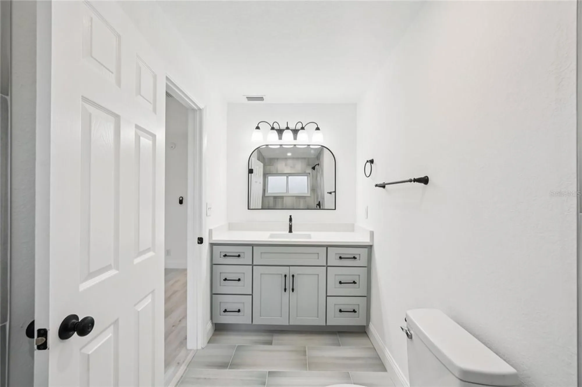 Property Slideshow image 16 of 58 | 9218 39th ln, Pinellas Park, FL, 33782