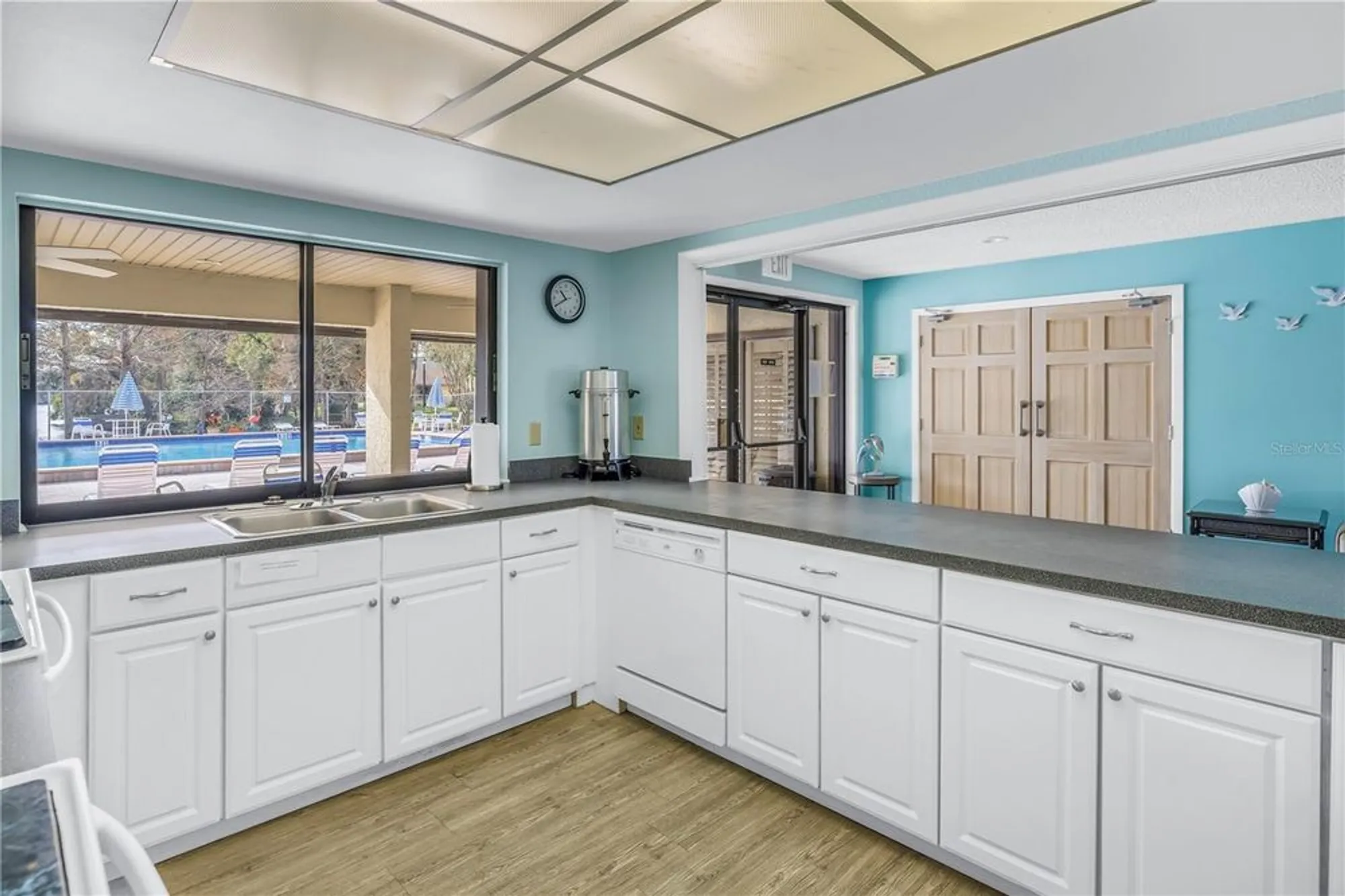 Property Slideshow image 23 of 28 | 2541 laurelwood dr # 8c, Clearwater, FL, 33763