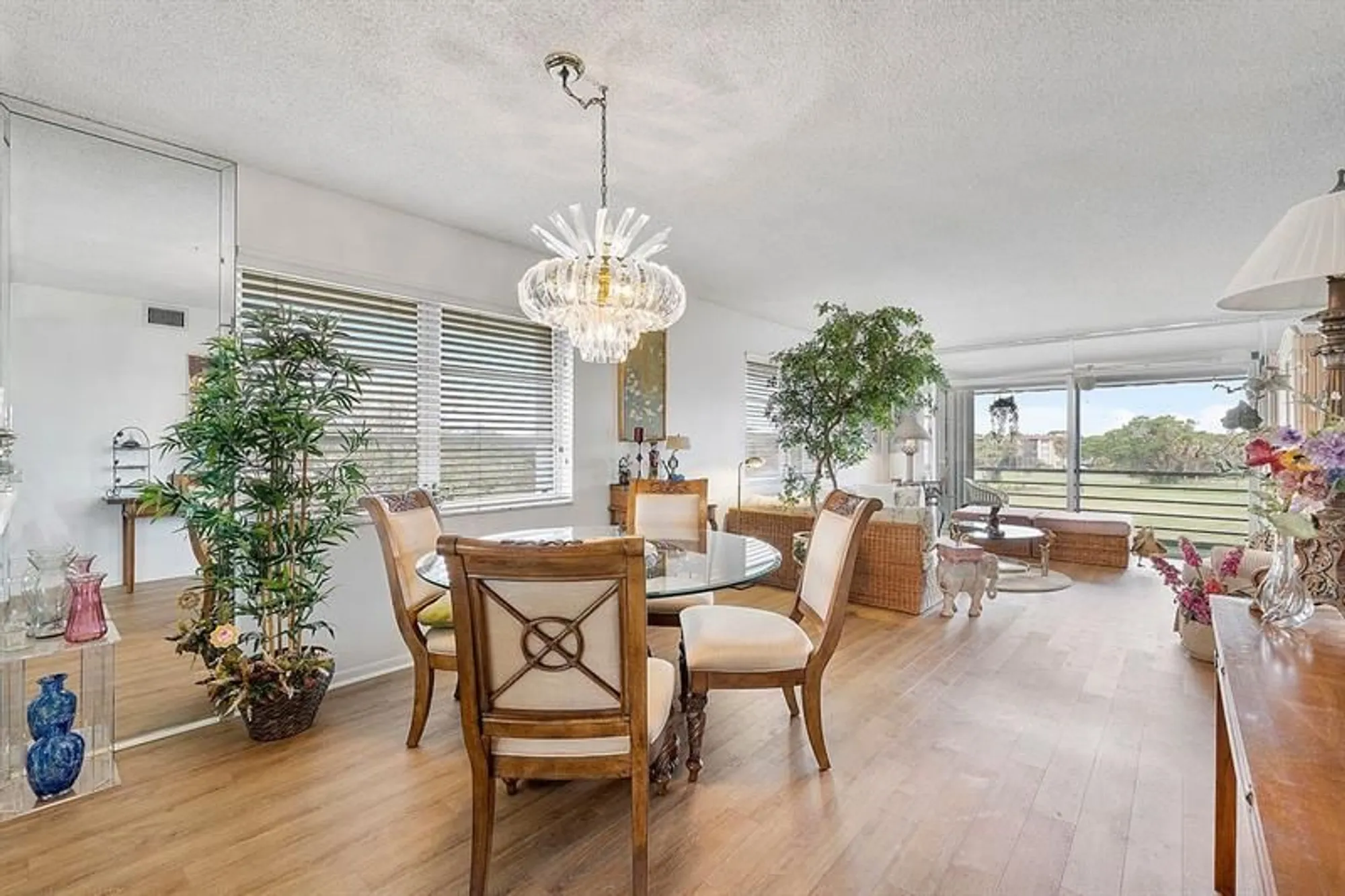 Property Slideshow image 14 of 32 | 3551 inverrary dr 404, Lauderhill, FL, 33319