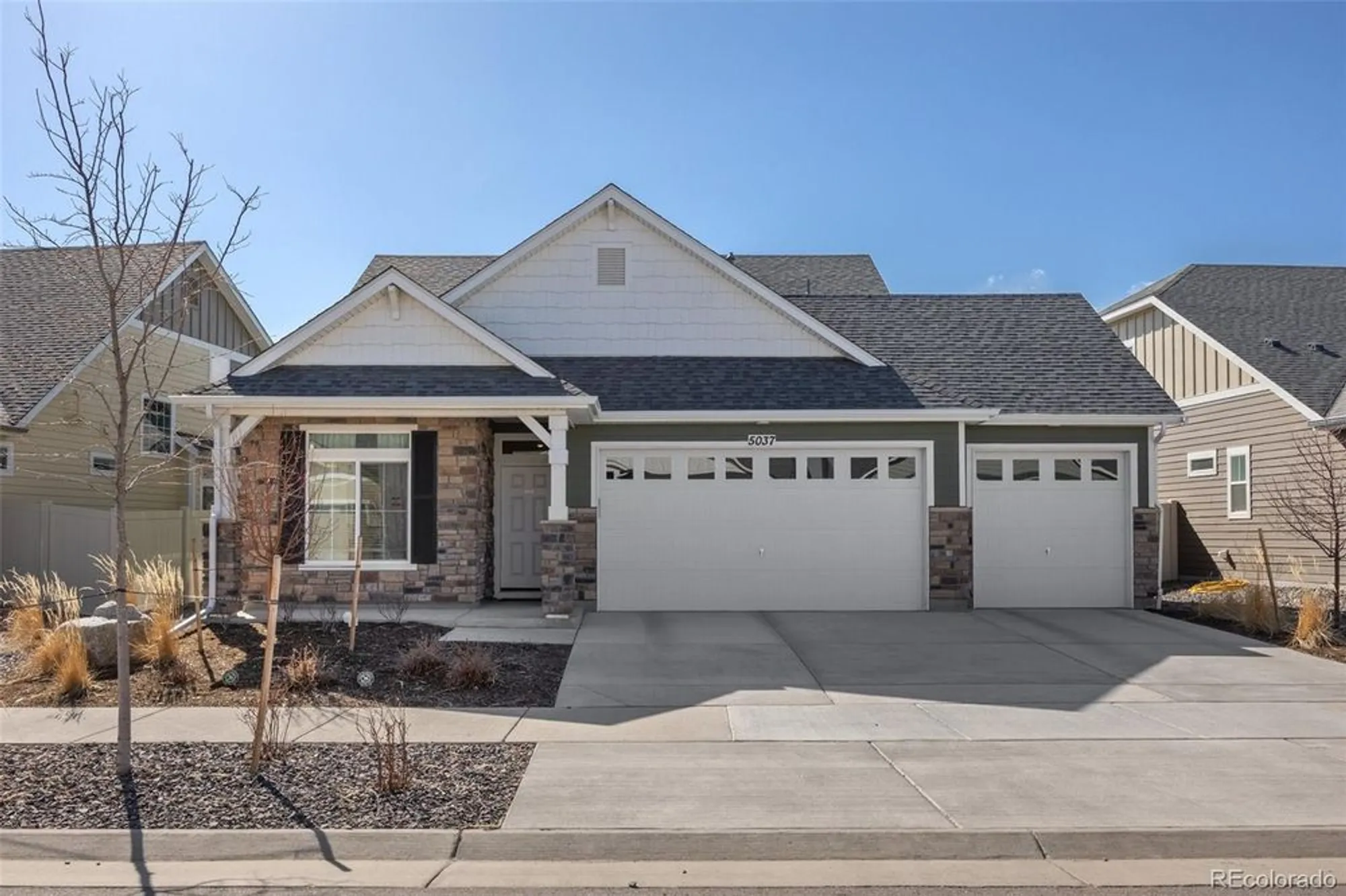Property Slideshow image 2 of 44 | 5037 n quemoy st, Aurora, CO, 80019