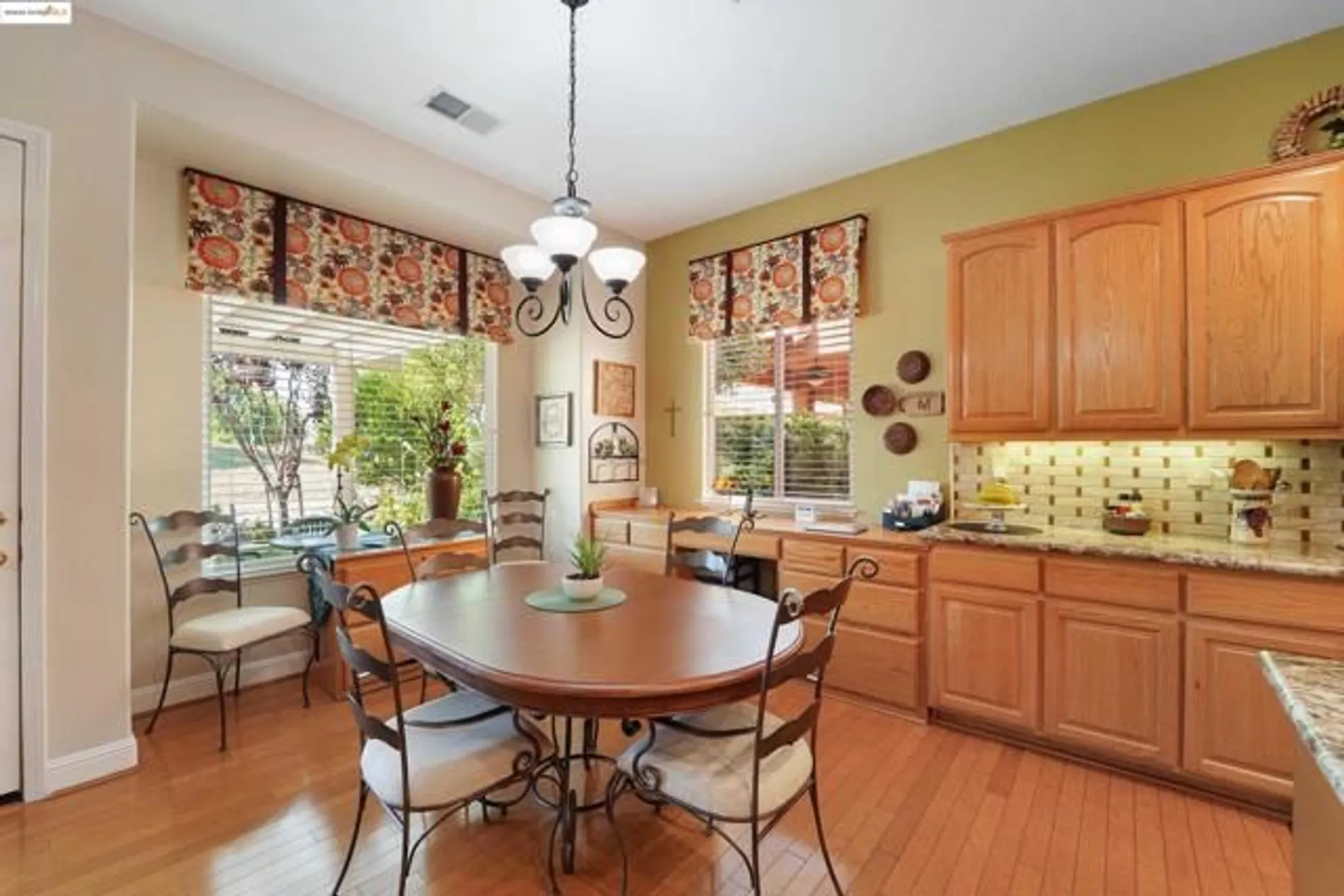 Property Slideshow image 9 of 60 | 910 suntan ln, Brentwood, CA, 94513